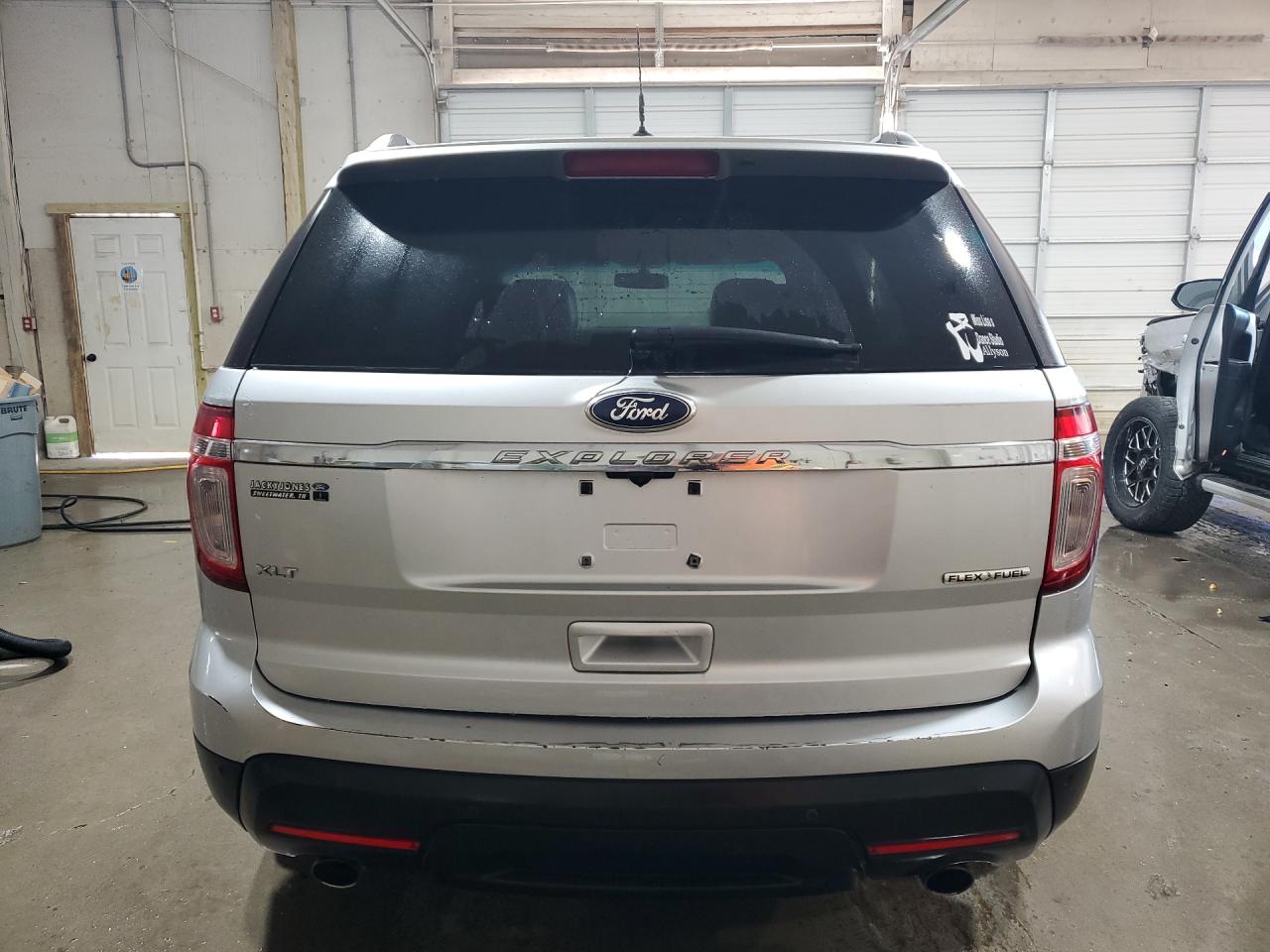 2013 Ford Explorer Xlt Серебряный vin: 1FM5K7D8XDGC25267 Damage: Rear Bumper/Cover, Scraped, > 12 Inches