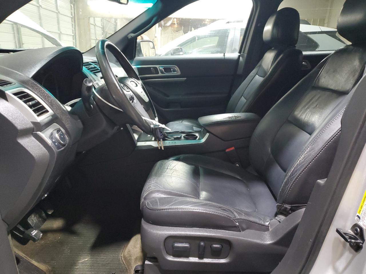 2013 Ford Explorer Xlt Серебряный vin: 1FM5K7D8XDGC25267 Damage: Left Front Seat Cushion, Worn, Acceptable