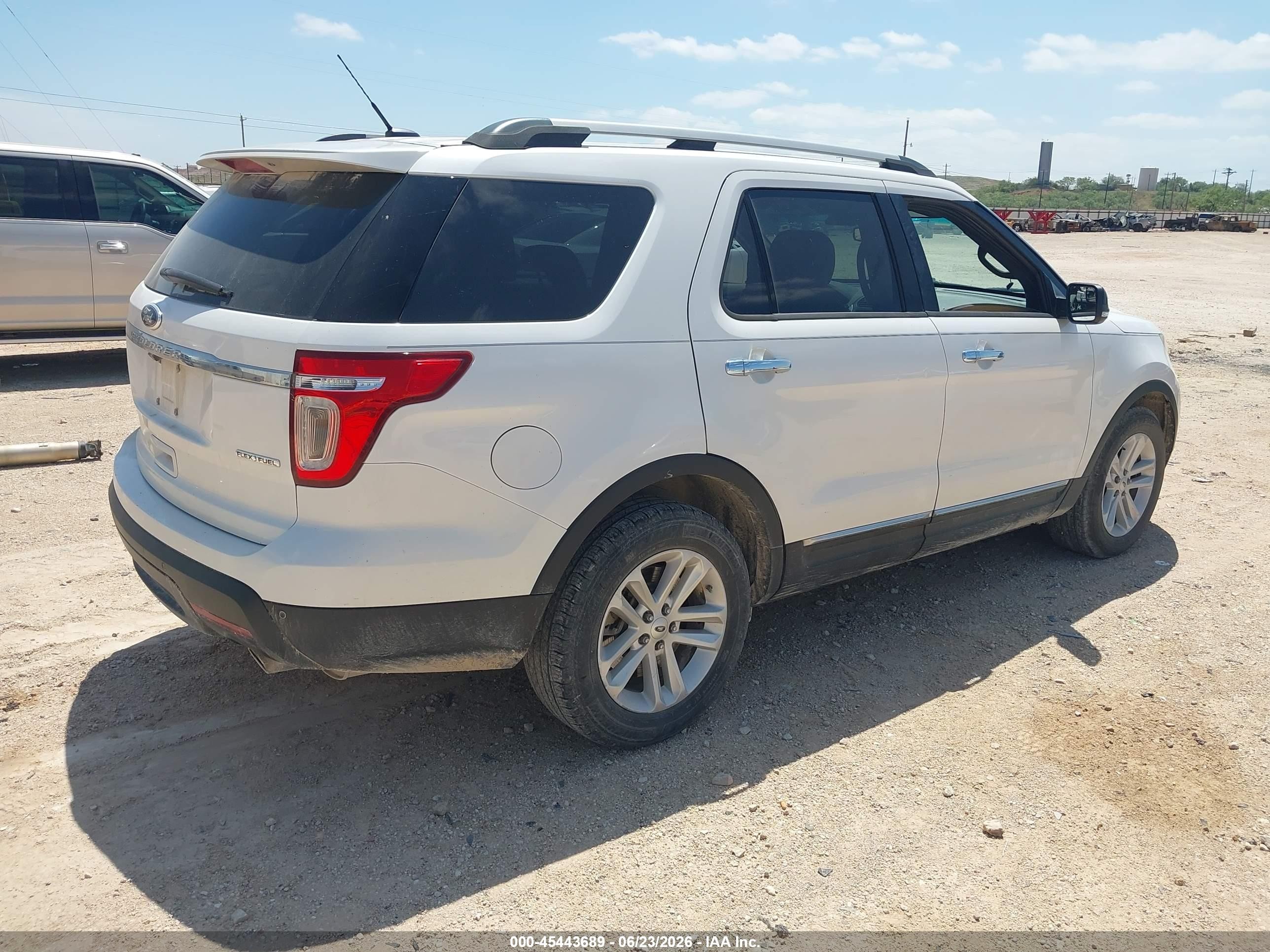 2014 Ford Explorer Xlt White vin: 1FM5K7D8XEGA07945