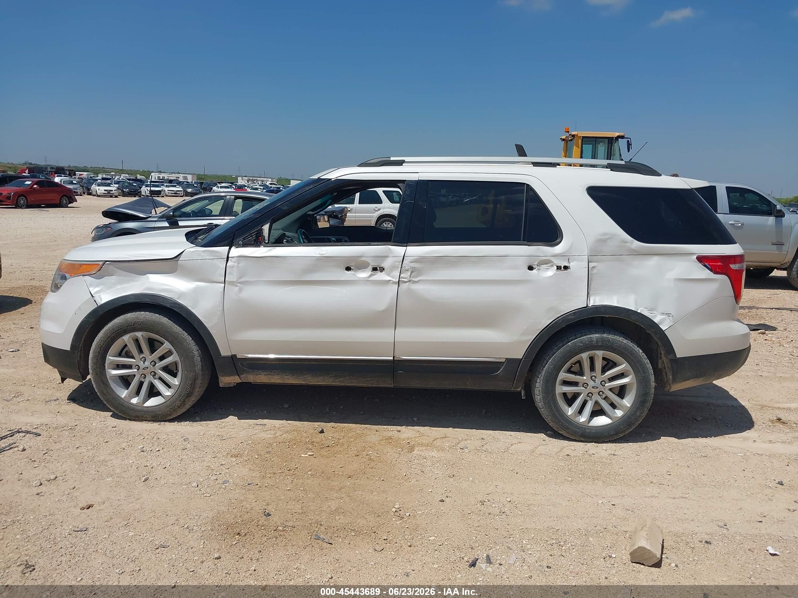 2014 Ford Explorer Xlt White vin: 1FM5K7D8XEGA07945
