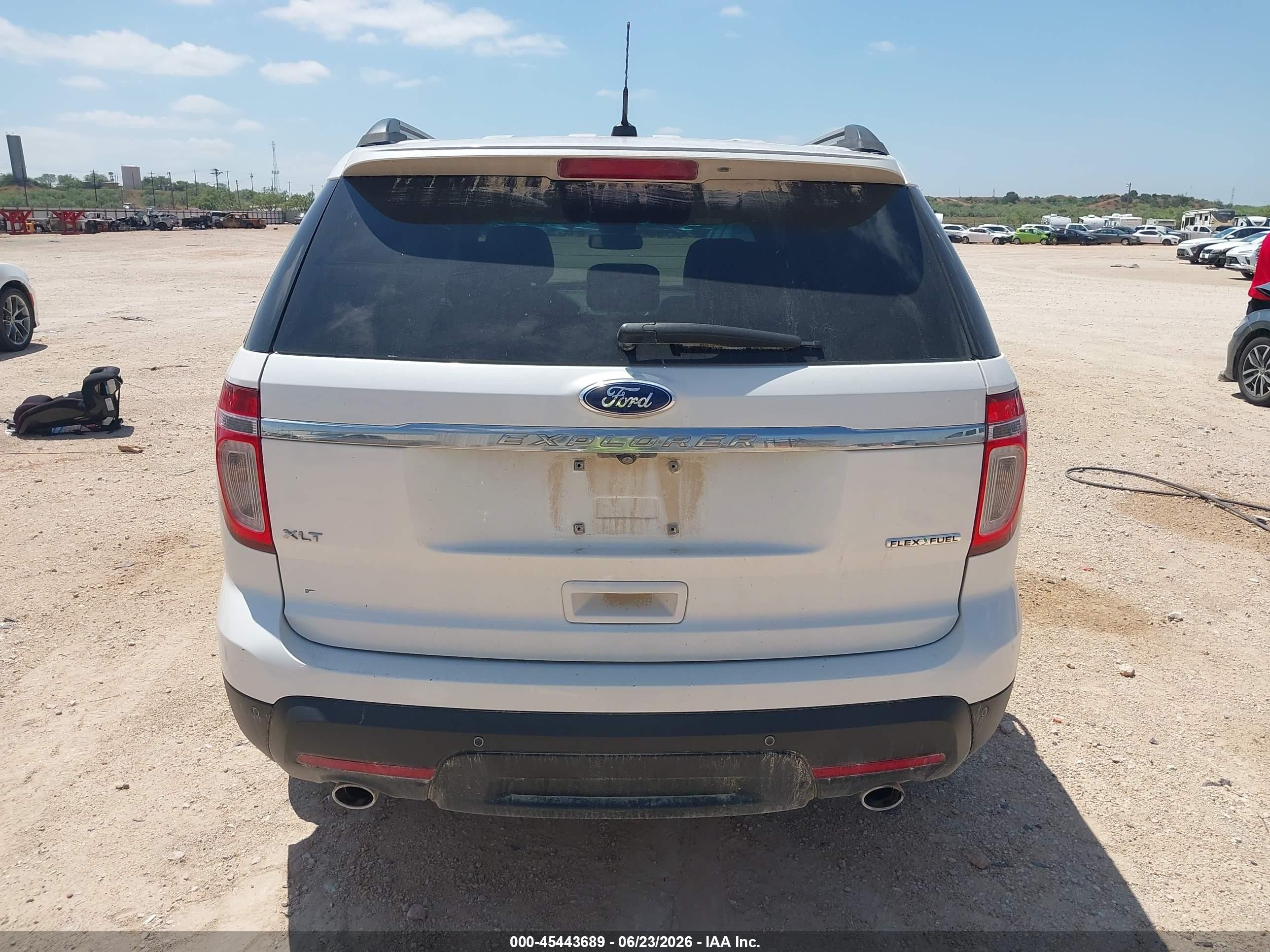 2014 Ford Explorer Xlt White vin: 1FM5K7D8XEGA07945