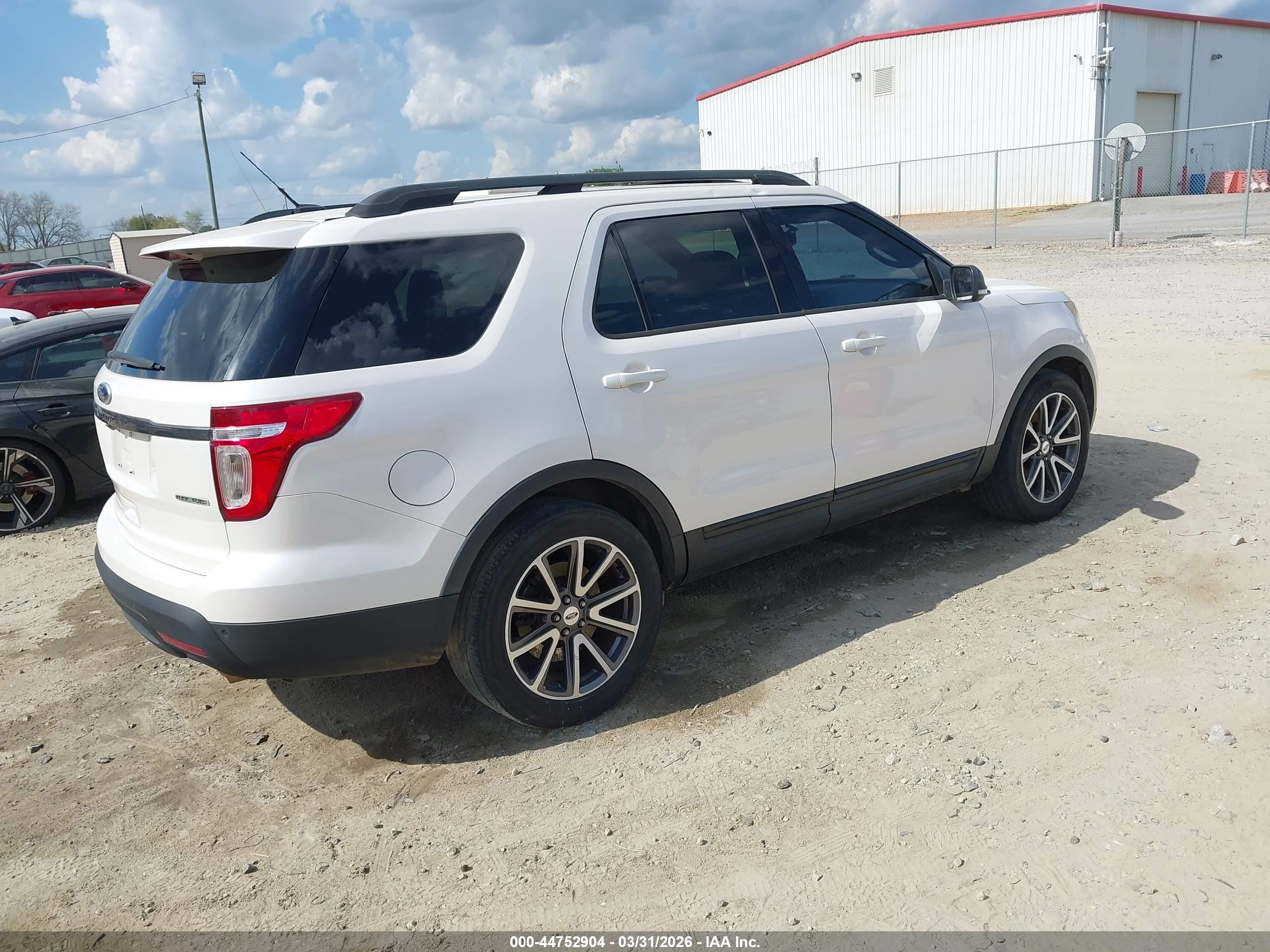 2015 Ford Explorer Xlt White vin: 1FM5K7D8XFGC45392
