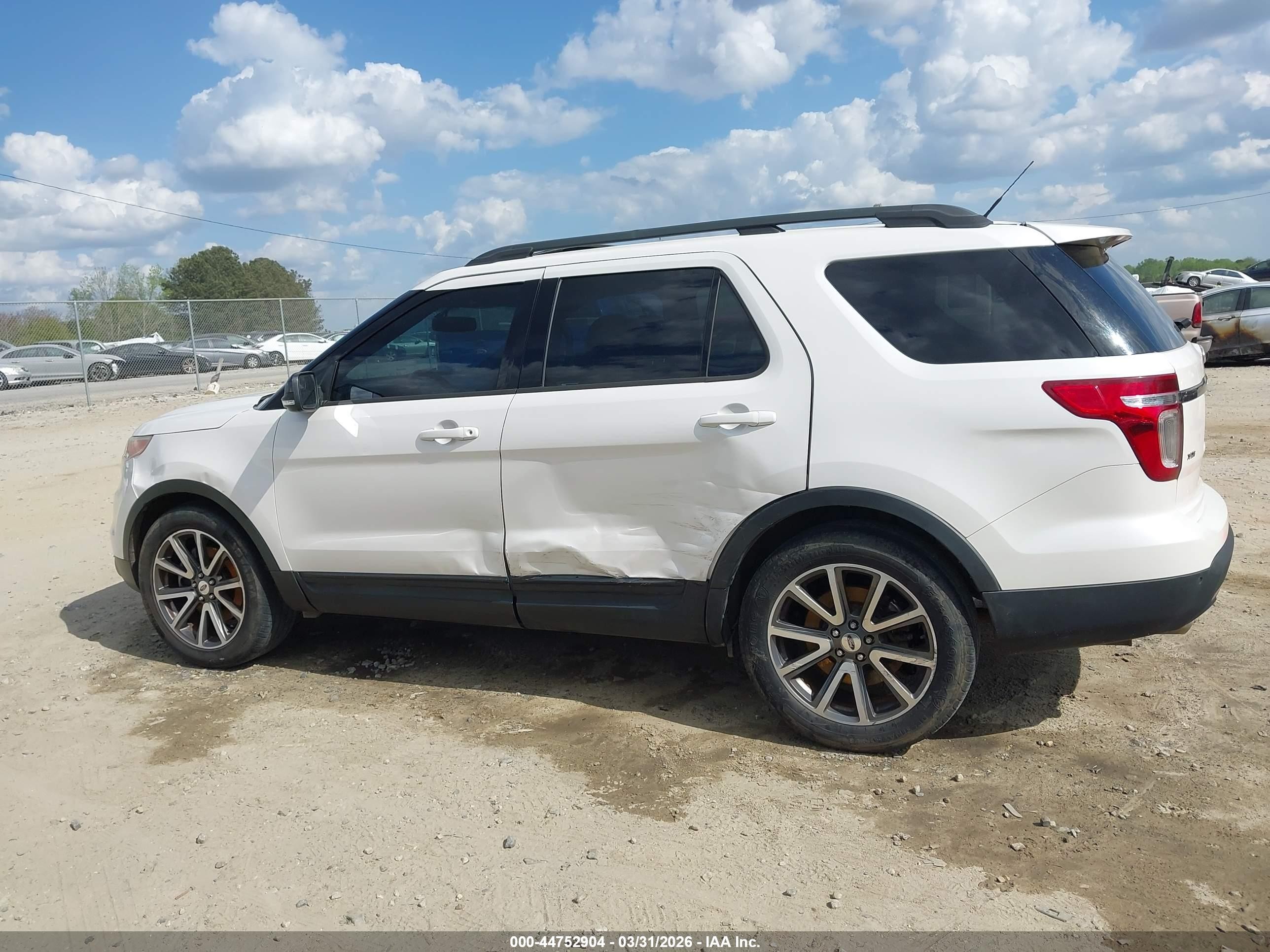 2015 Ford Explorer Xlt White vin: 1FM5K7D8XFGC45392