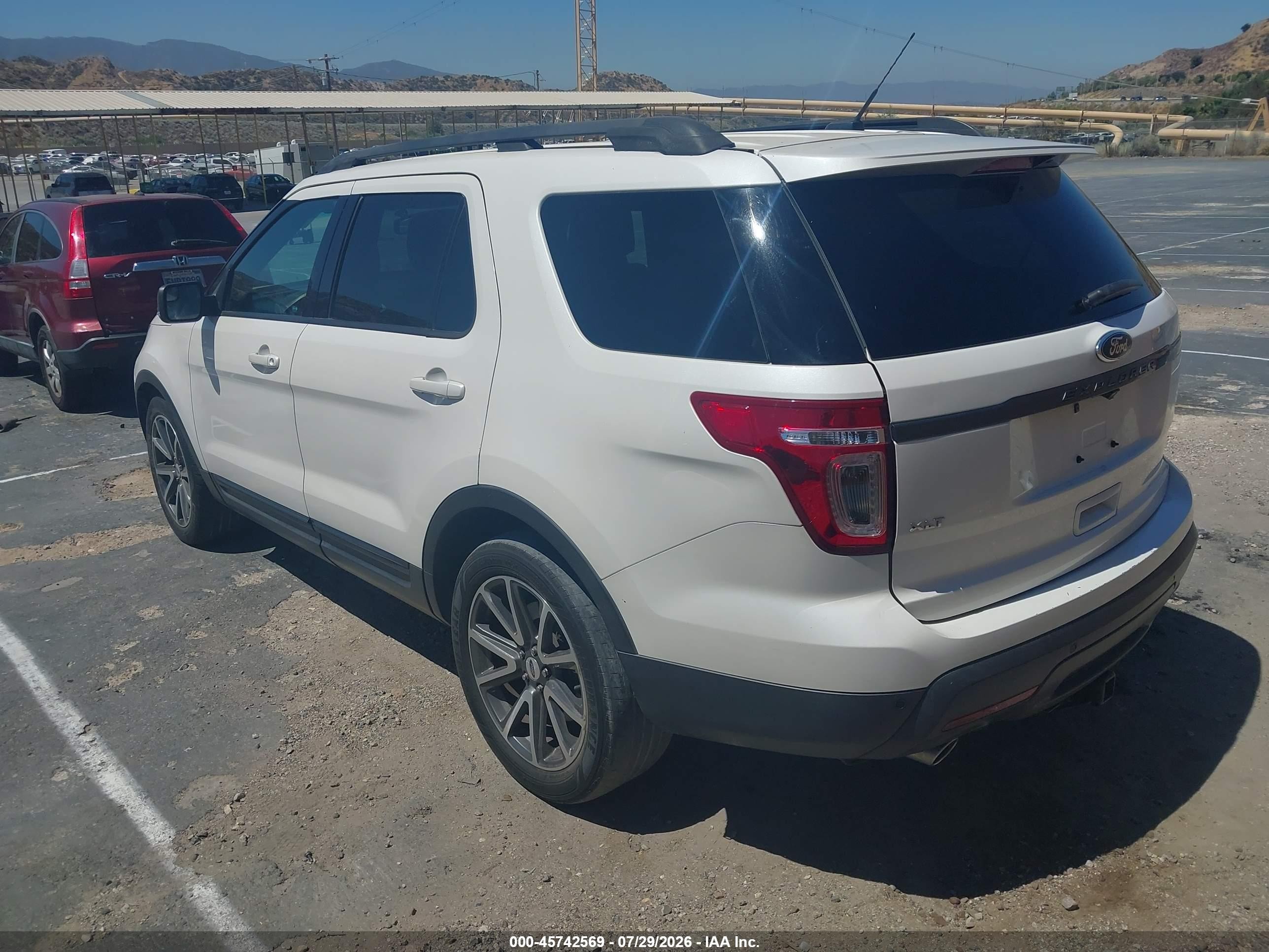 2015 Ford Explorer Xlt Белый vin: 1FM5K7D8XFGC64752