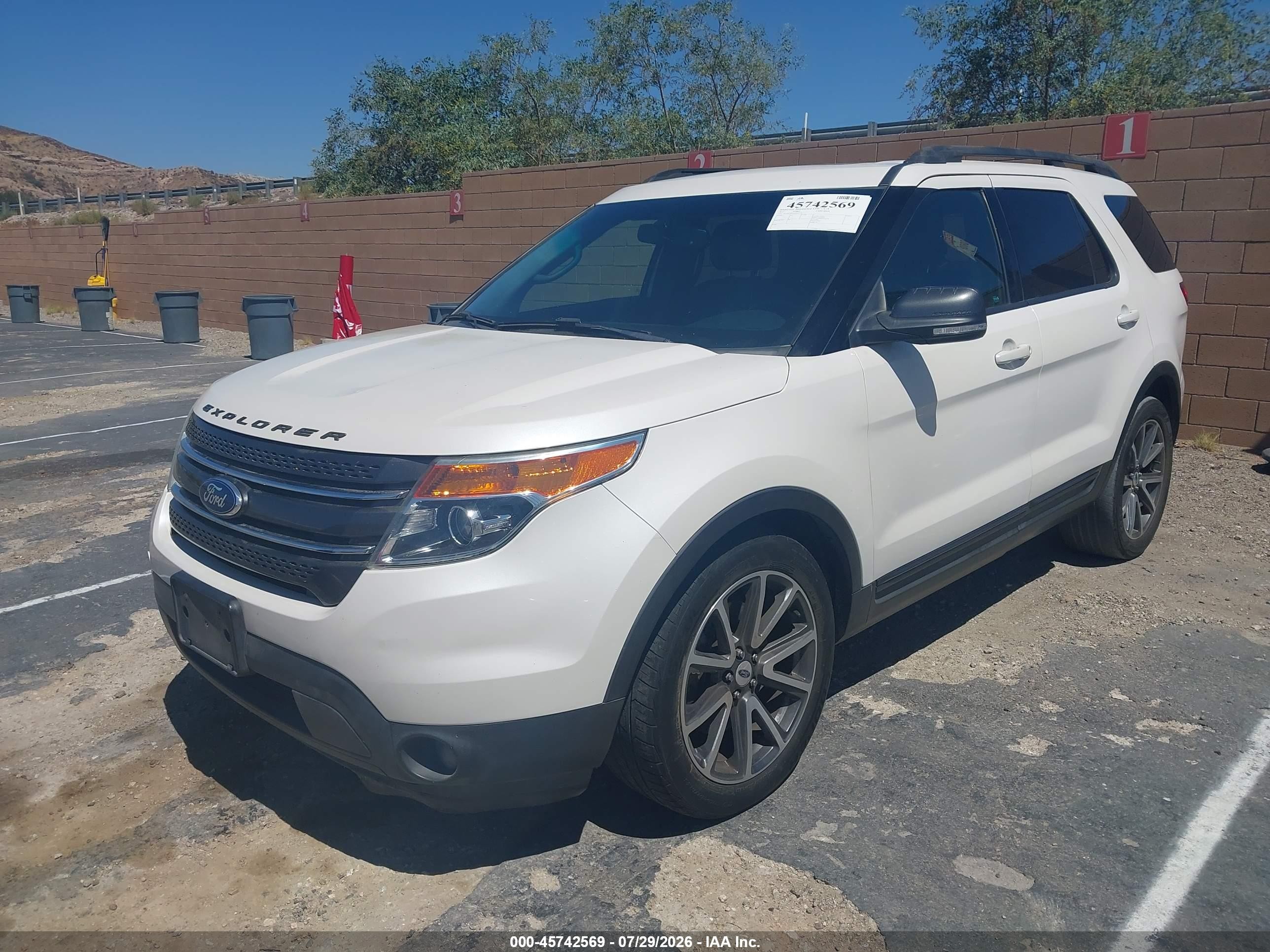 2015 Ford Explorer Xlt Белый vin: 1FM5K7D8XFGC64752
