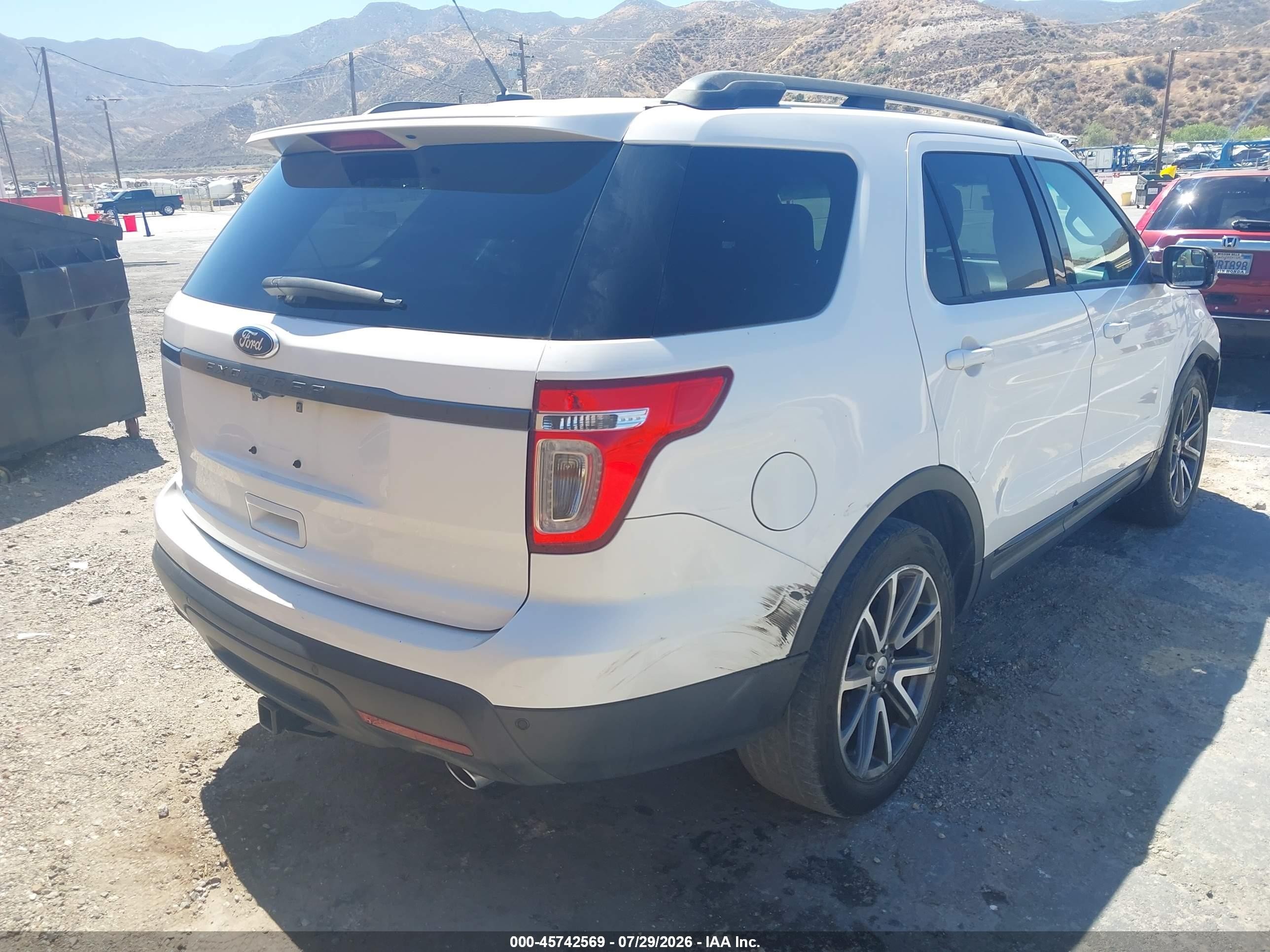 2015 Ford Explorer Xlt Белый vin: 1FM5K7D8XFGC64752