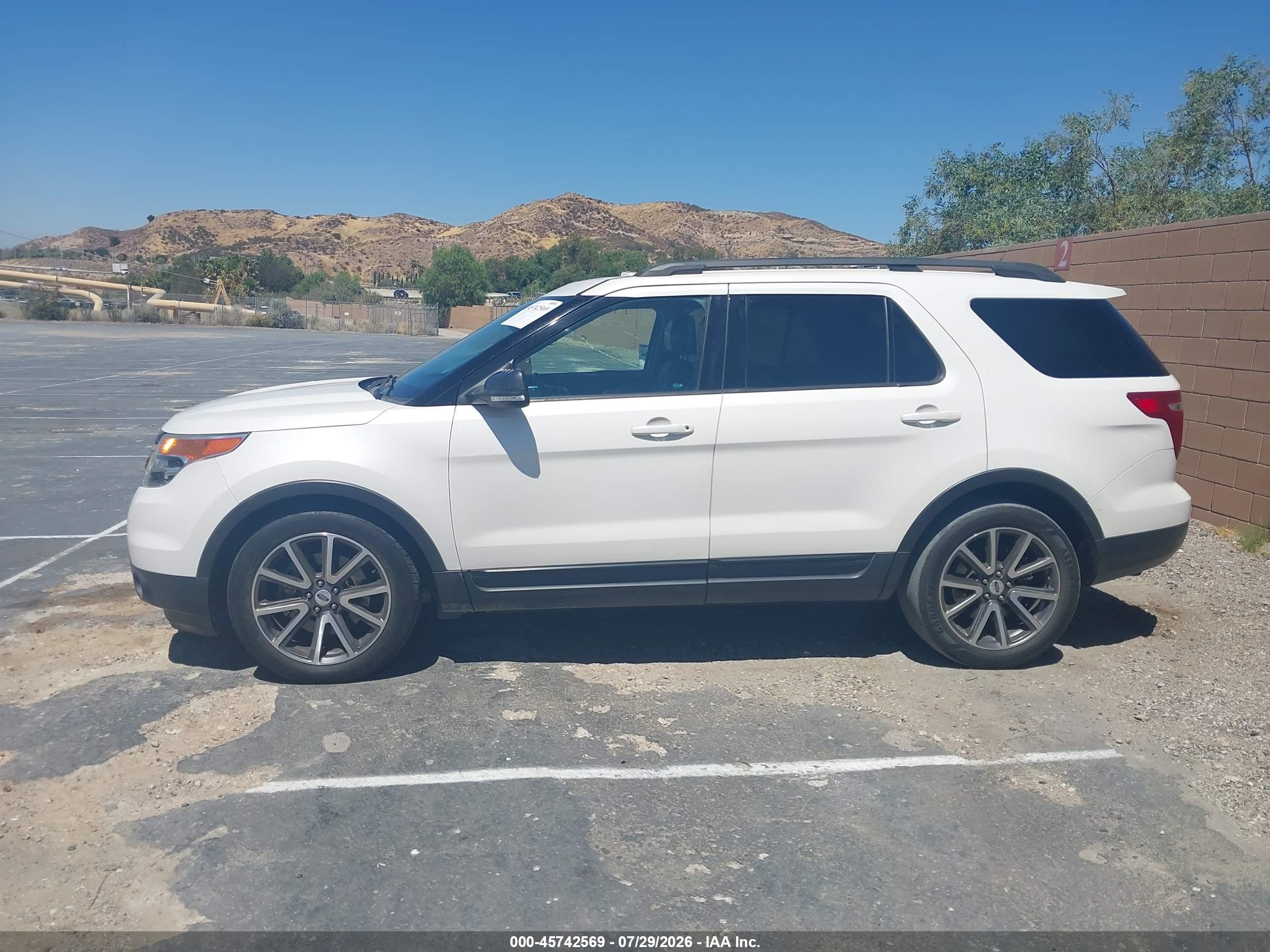 2015 Ford Explorer Xlt Белый vin: 1FM5K7D8XFGC64752