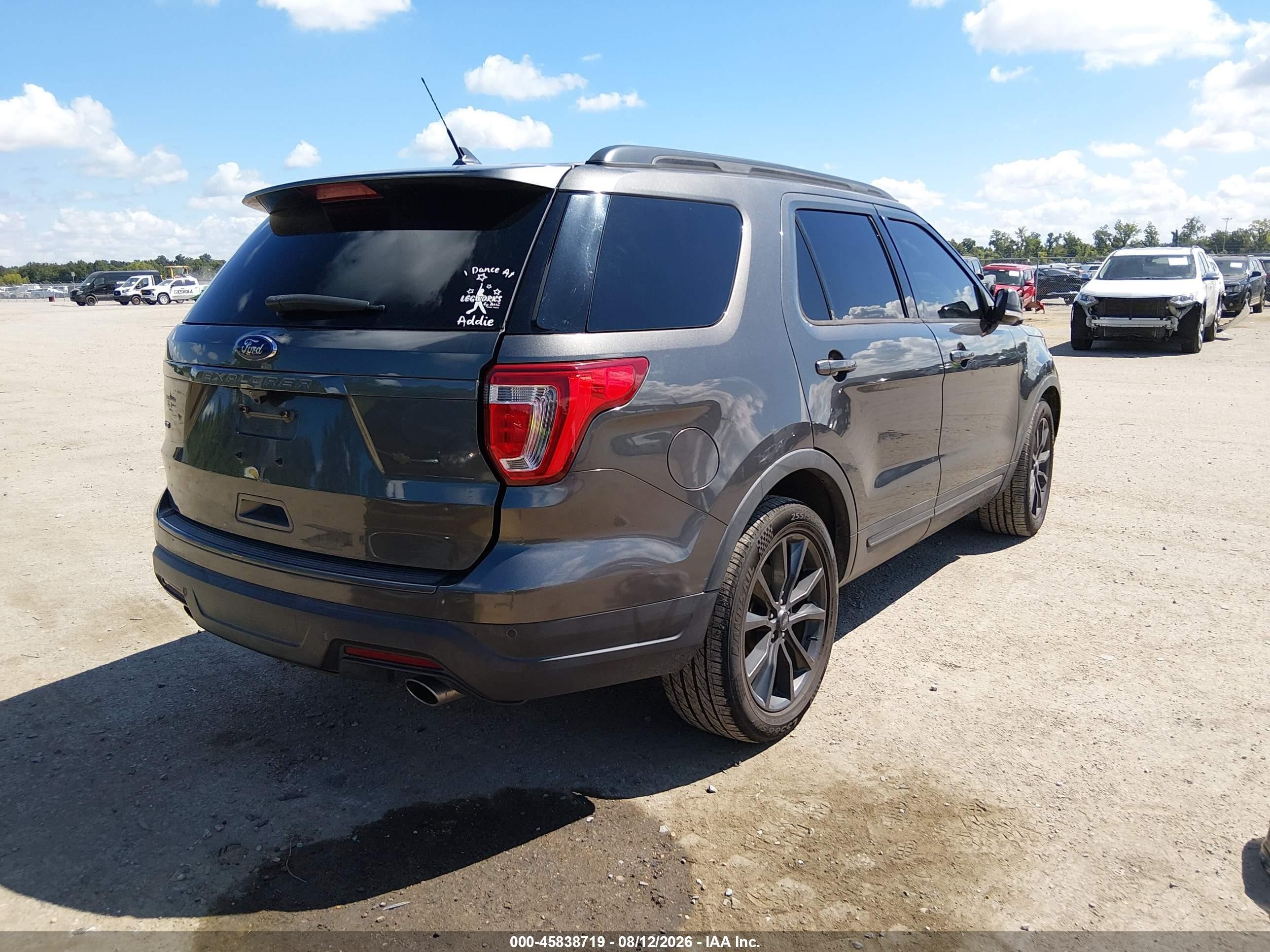 2019 Ford Explorer Xlt Серый vin: 1FM5K7D8XKGA83998