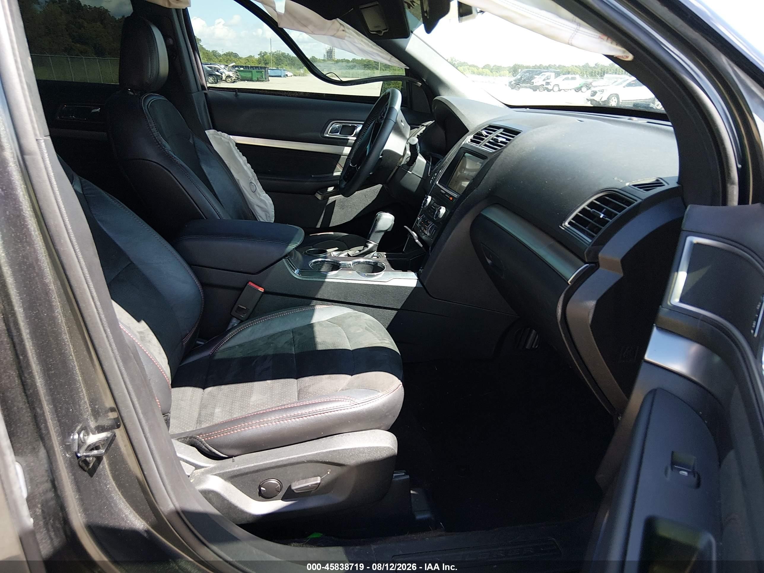 2019 Ford Explorer Xlt Серый vin: 1FM5K7D8XKGA83998