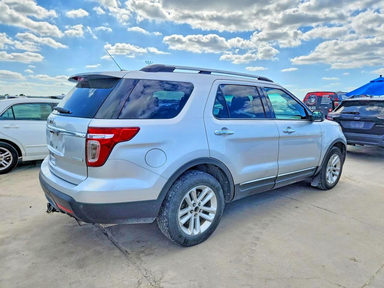 2013 Ford Explorer Silver vin: 1FM5K7D90DGB63628
