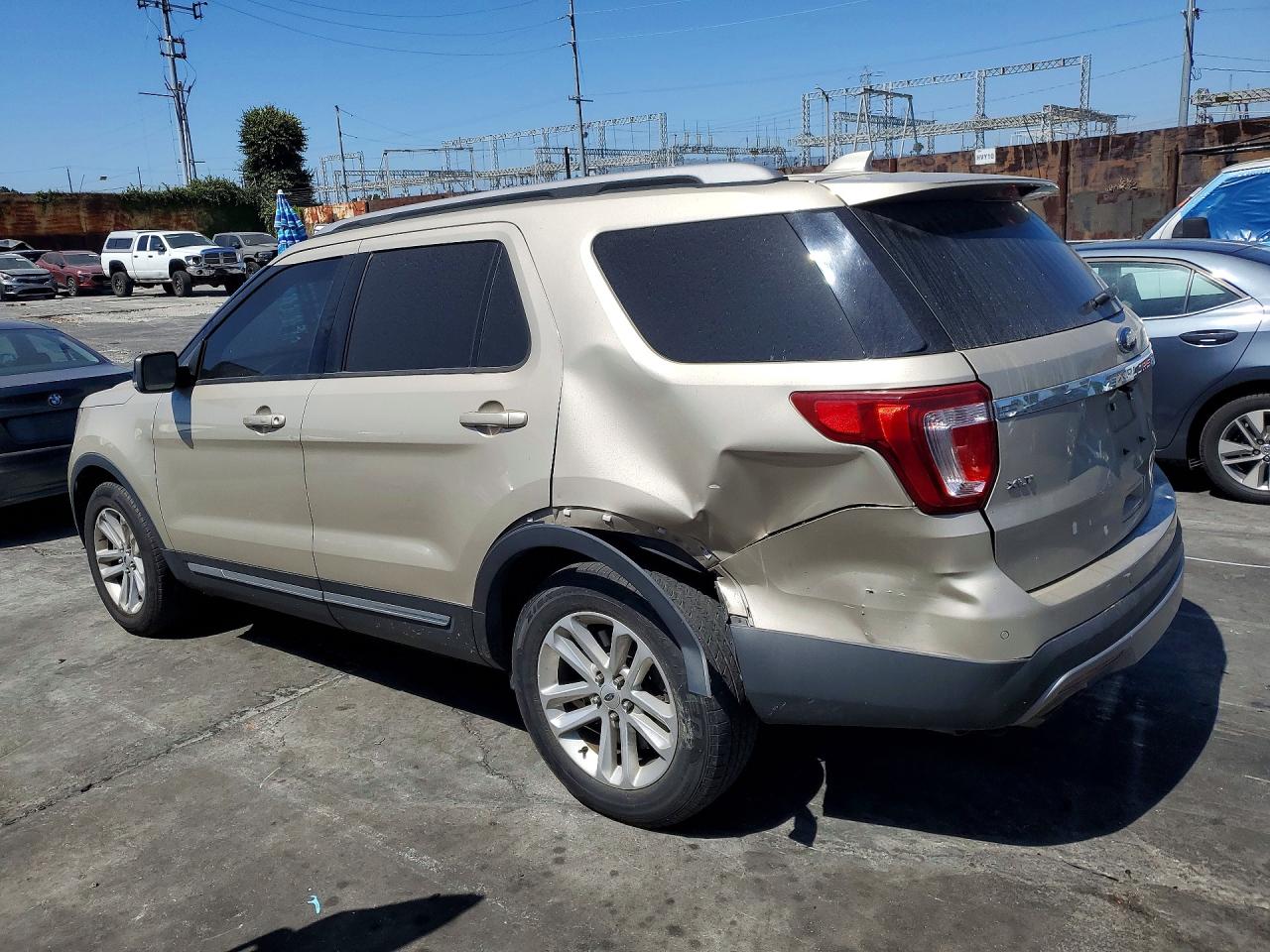 2017 Ford Explorer Xlt Gold vin: 1FM5K7DH0HGC89694