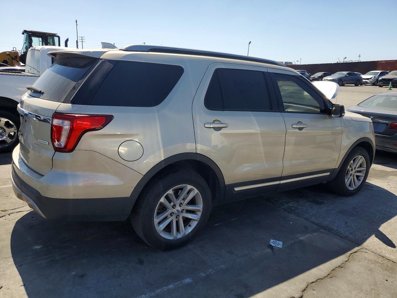2017 Ford Explorer Xlt Gold vin: 1FM5K7DH0HGC89694