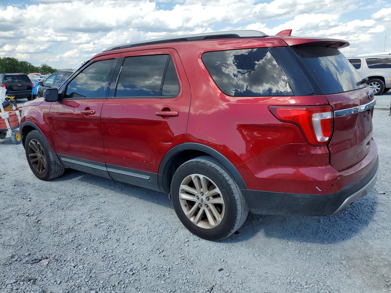 2017 Ford Explorer Red vin: 1FM5K7DH2HGE19684