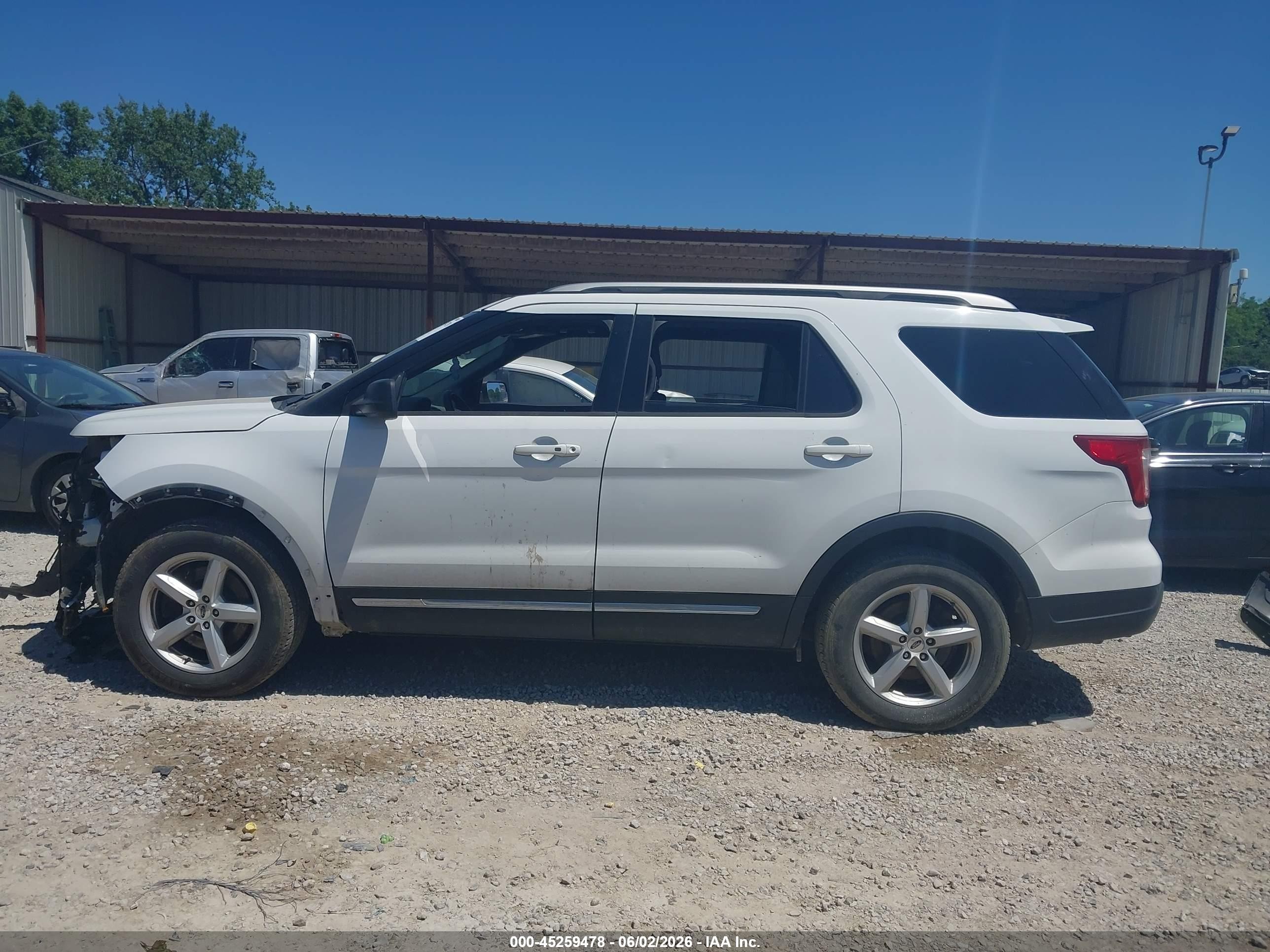 2018 Ford Explorer Xlt White vin: 1FM5K7DH6JGA13638