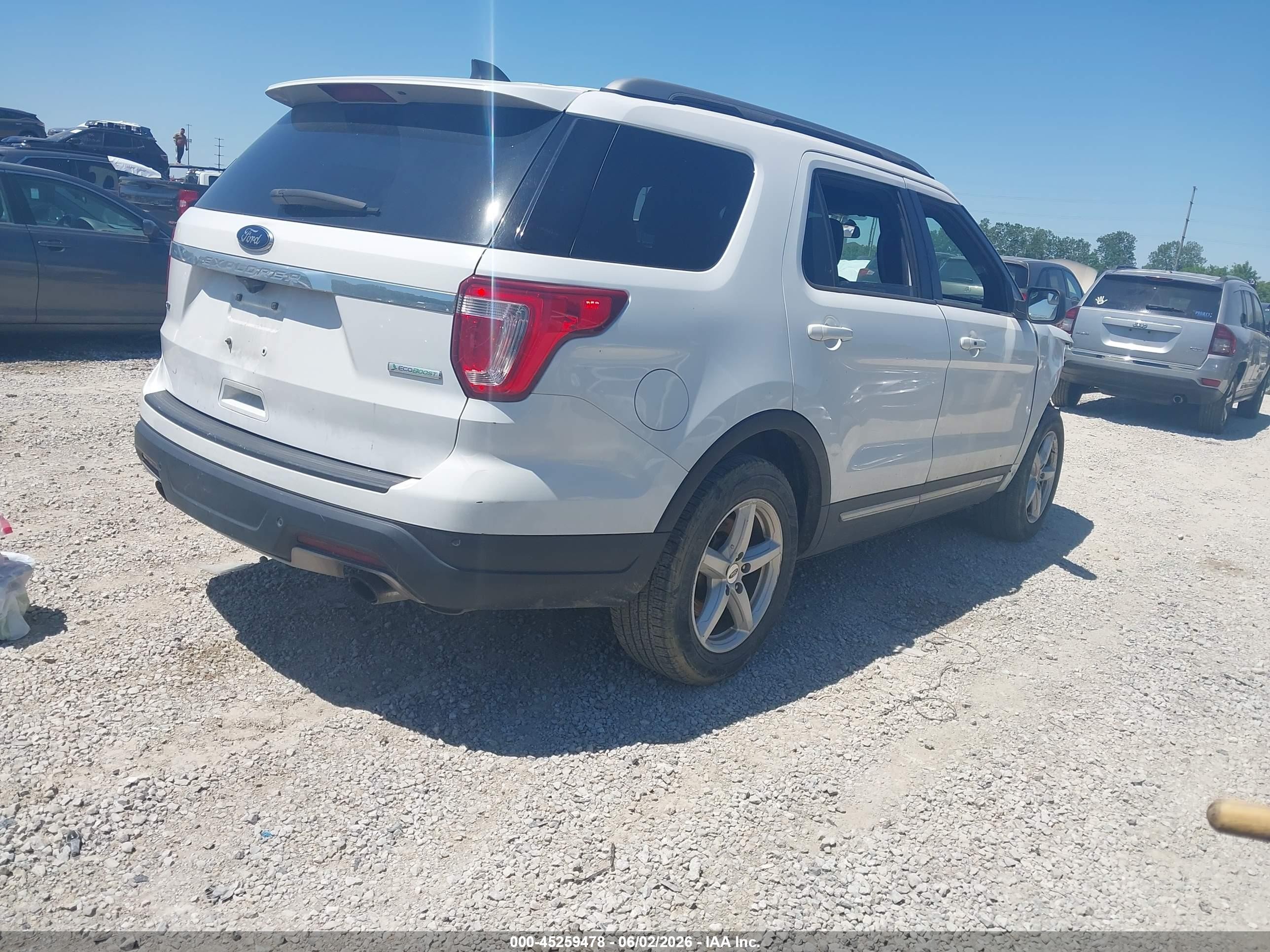 2018 Ford Explorer Xlt White vin: 1FM5K7DH6JGA13638