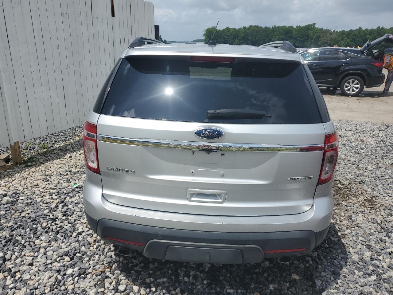 2013 Ford Explorer Limited Silver vin: 1FM5K7F80DGA11966 Damage: Rear Bumper/Cover, Scraped, 3 To 4 Inches