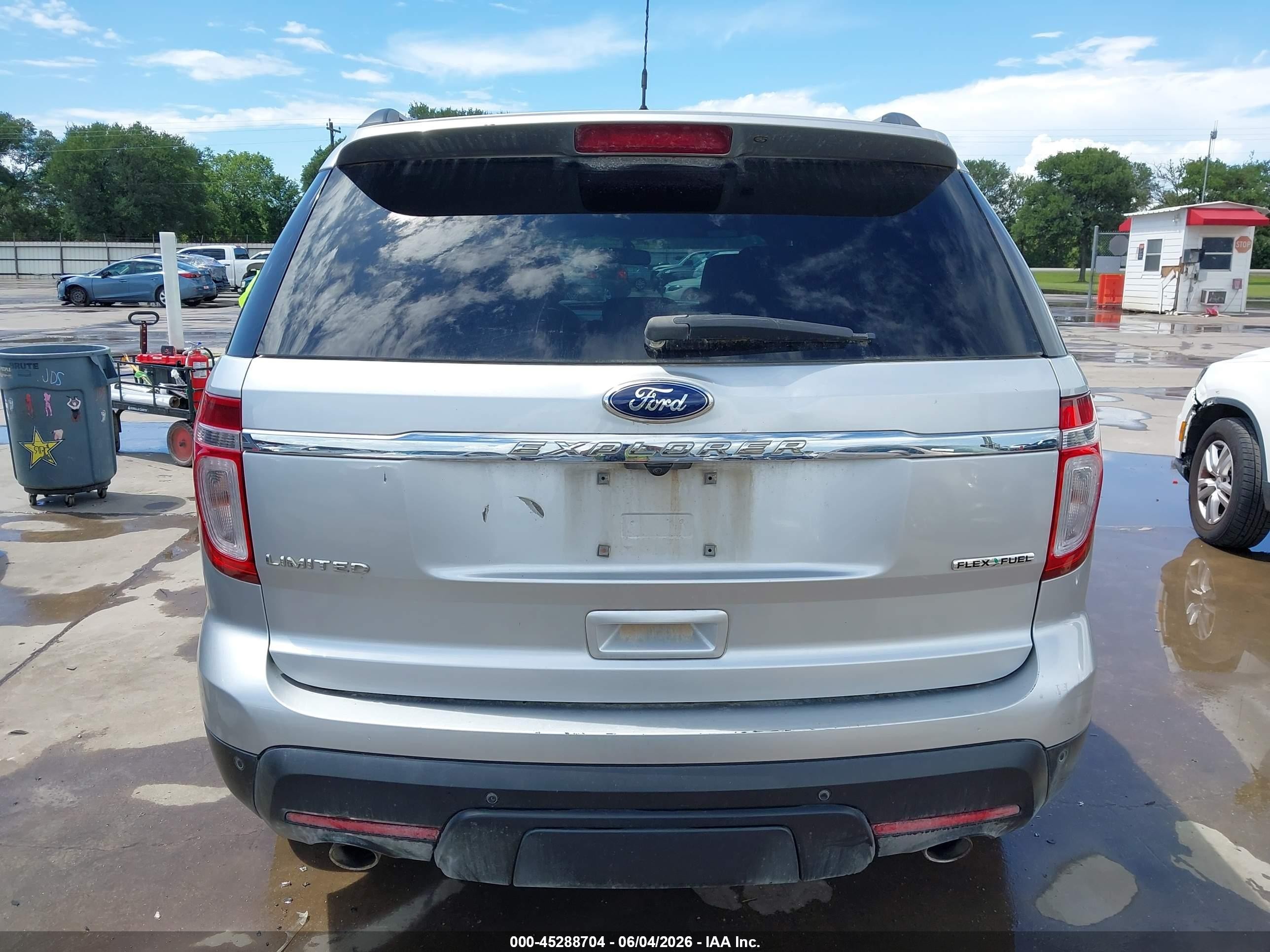 2013 Ford Explorer Limited Серебряный vin: 1FM5K7F80DGA41100