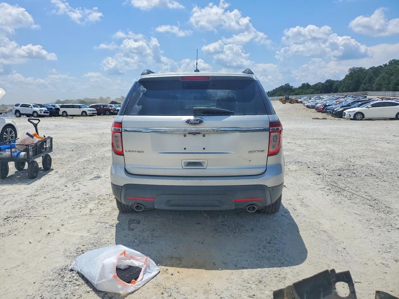 2015 Ford Explorer Limited Серебряный vin: 1FM5K7F80FGB94269