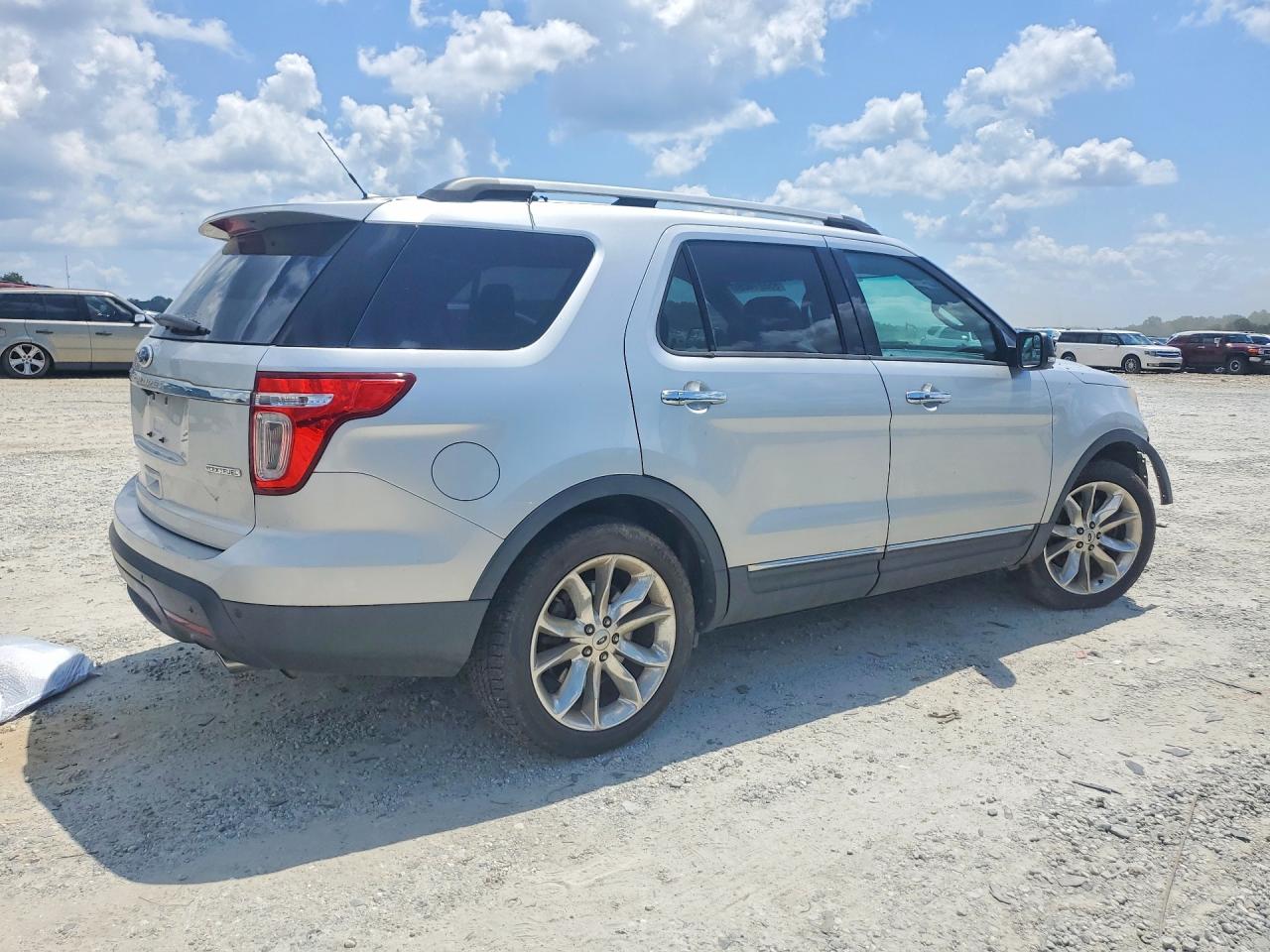 2015 Ford Explorer Limited Серебряный vin: 1FM5K7F80FGB94269