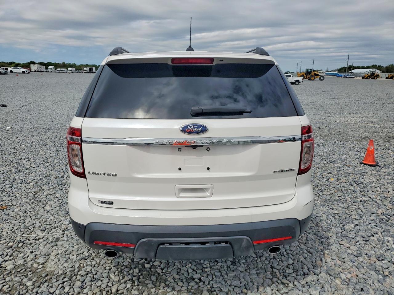 2015 Ford Explorer Limited White vin: 1FM5K7F80FGC69858