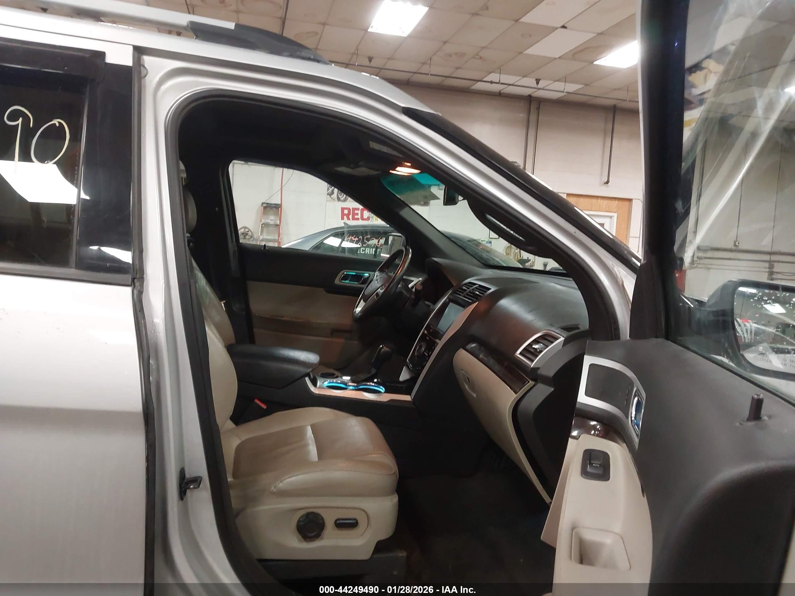 2014 Ford Explorer Limited Silver vin: 1FM5K7F85EGC59860