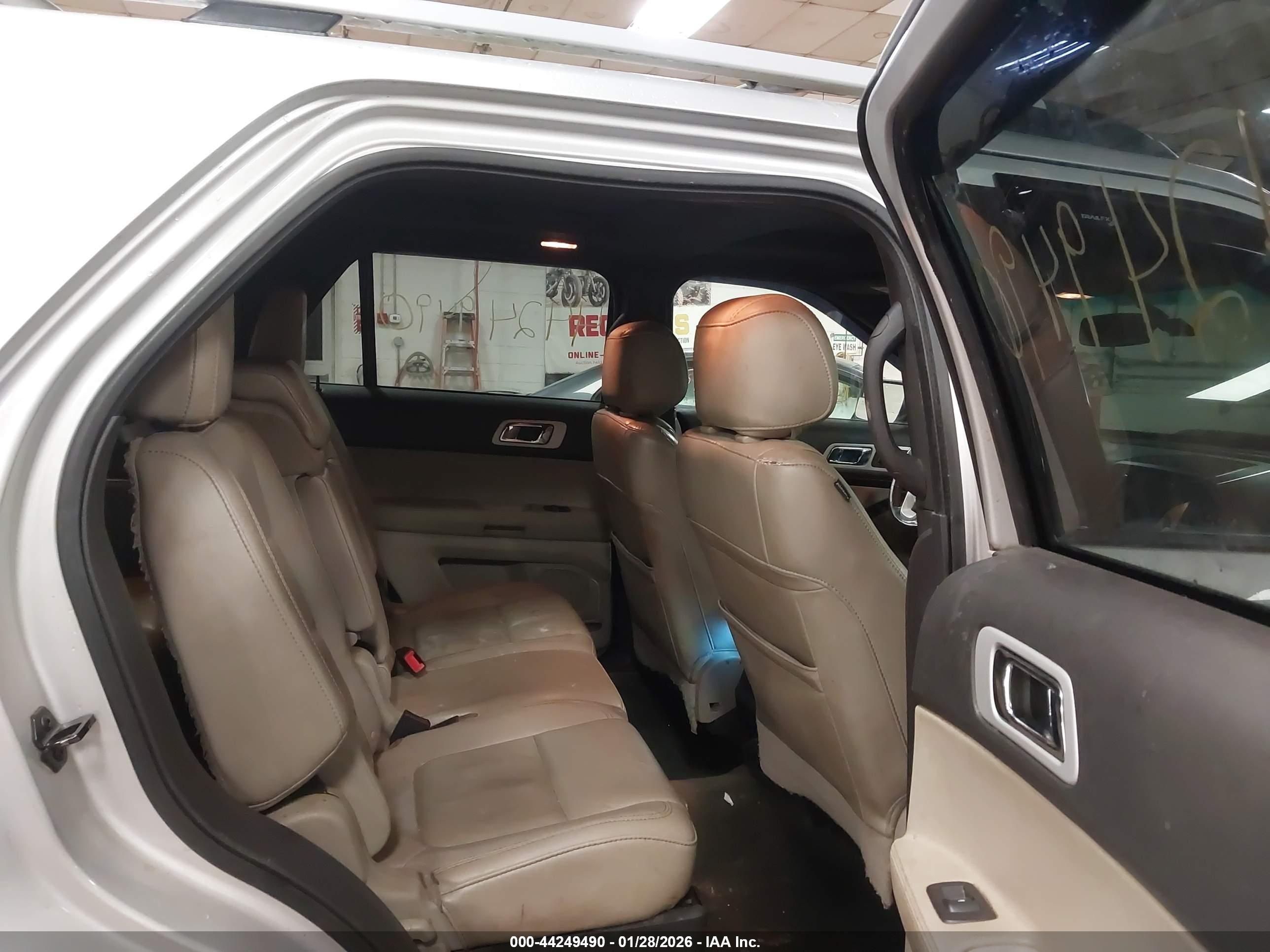 2014 Ford Explorer Limited Silver vin: 1FM5K7F85EGC59860
