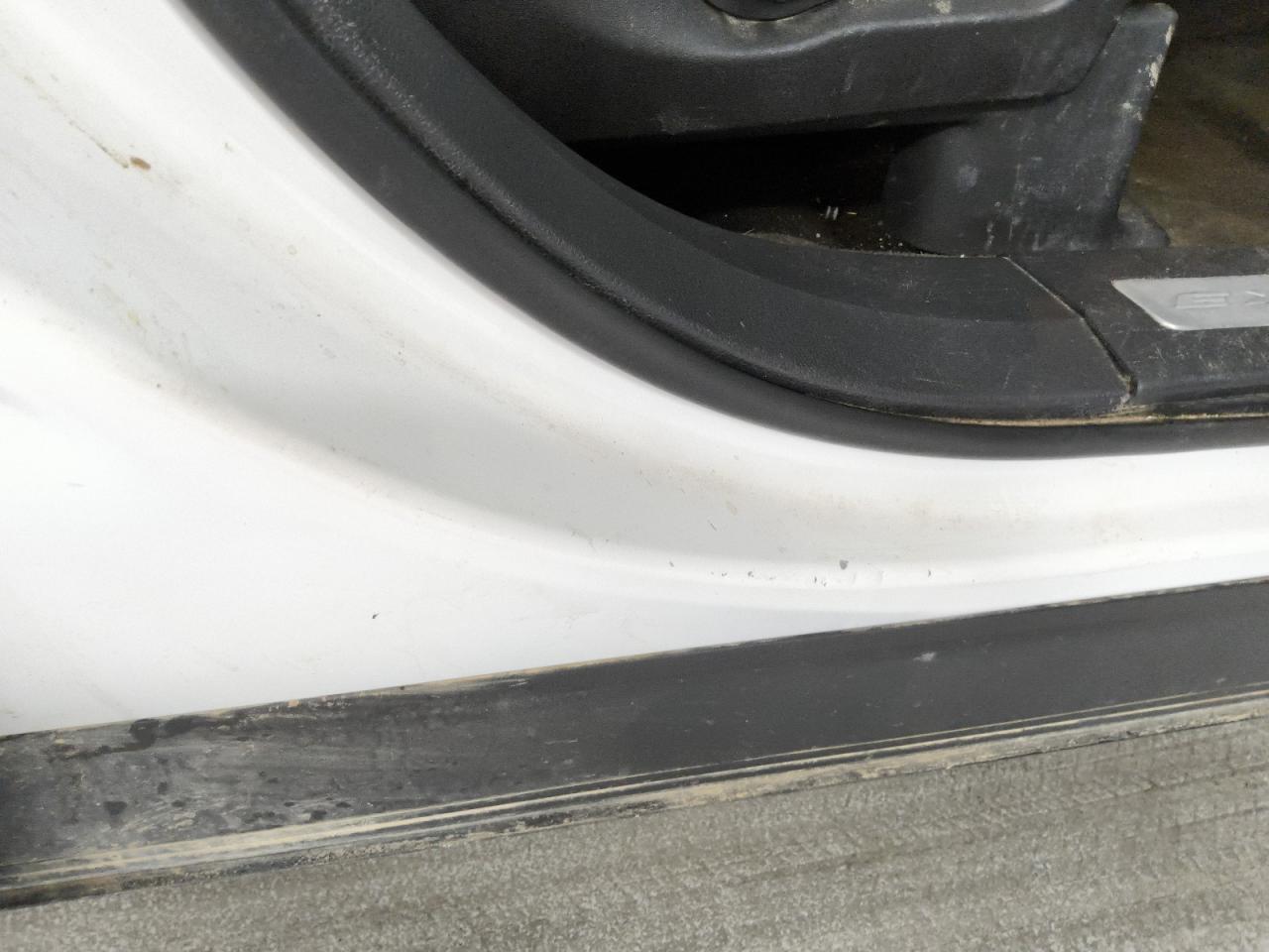 2015 Ford Explorer Limited White vin: 1FM5K7F86FGA70877 Damage: Right Rocker Panel, Dent(S) W/ Paint Dmg, 1 To 2 Inches
