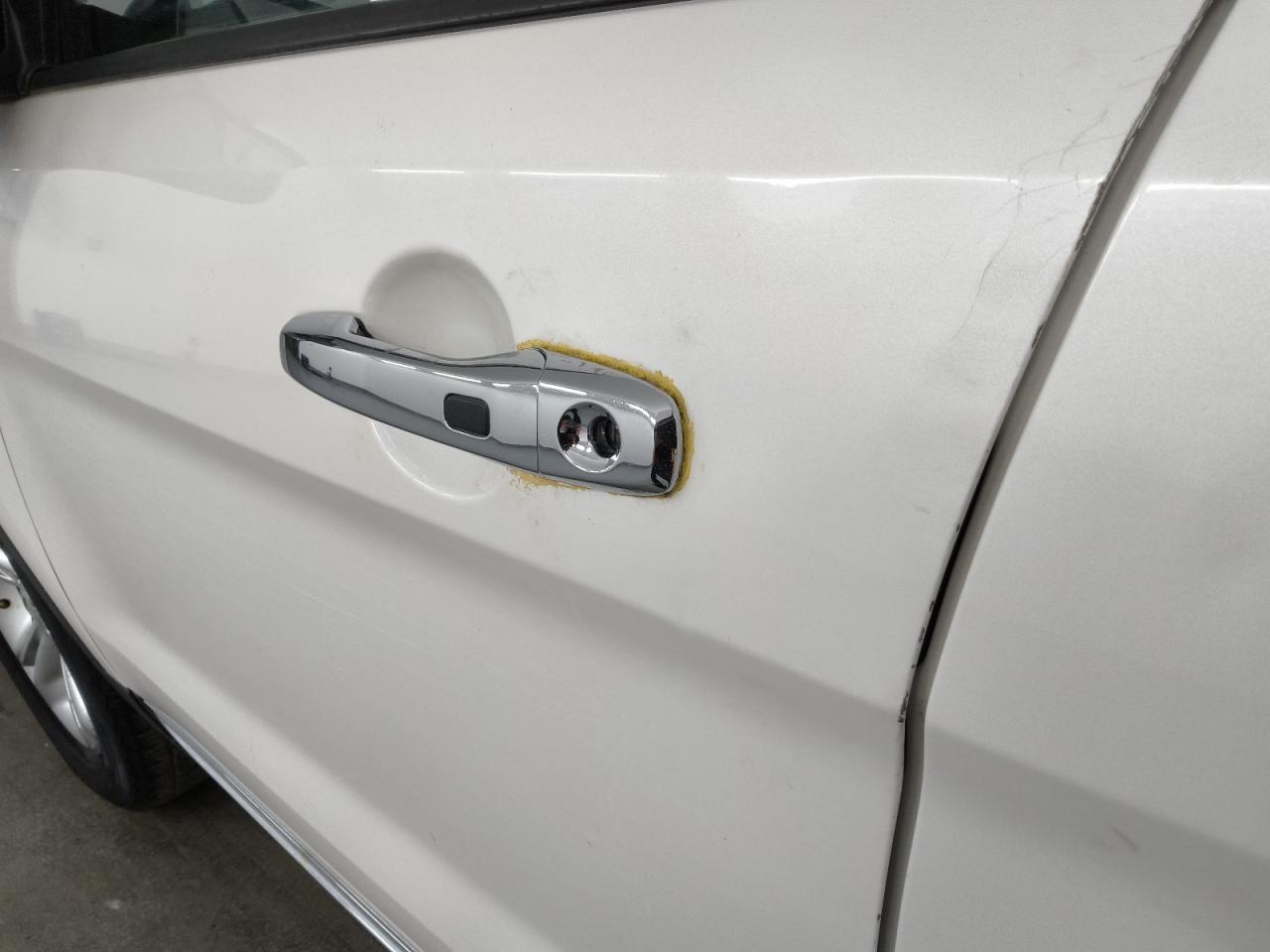 2015 Ford Explorer Limited White vin: 1FM5K7F86FGA70877 Damage: Left Front Door, Dent(S) W/ Paint Dmg, 1 To 2 Inches