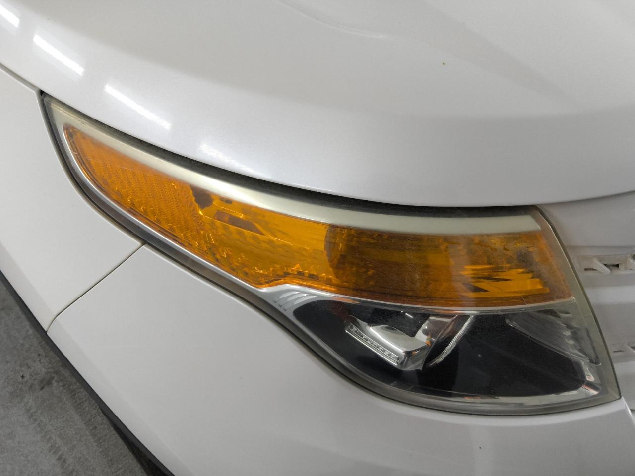 2015 Ford Explorer Limited White vin: 1FM5K7F86FGA70877 Damage: Right Head Lamp, Faded, Repair Required