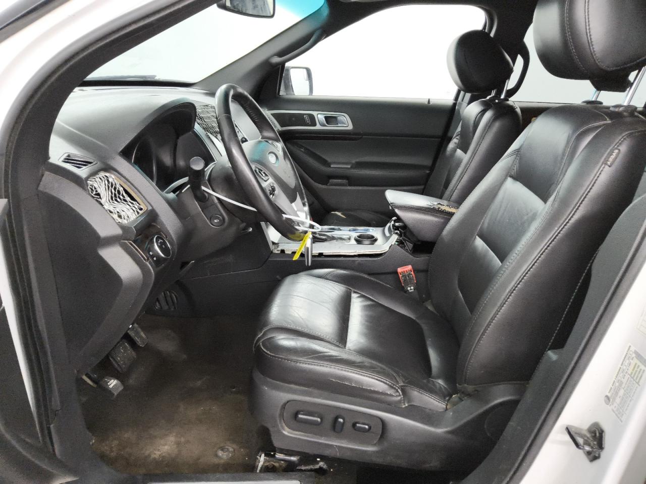 2015 Ford Explorer Limited White vin: 1FM5K7F86FGA70877 Damage: Left Front Seat Cushion, Torn, 9 To 10 Inches