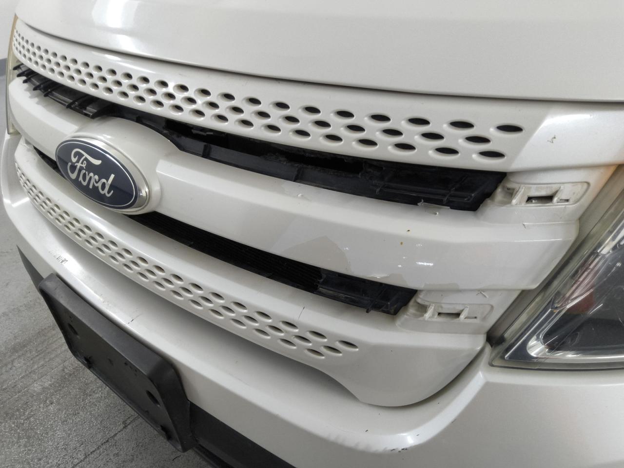 2015 Ford Explorer Limited White vin: 1FM5K7F86FGA70877 Damage: Grille Molding, Missing, Replacement Required