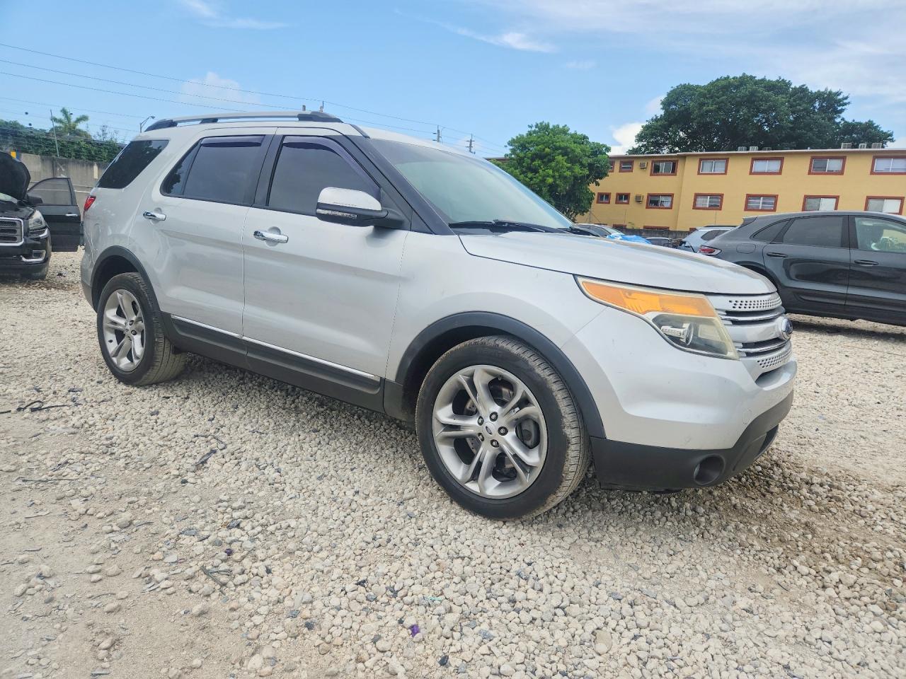 2014 Ford Explorer Limited Silver vin: 1FM5K7F89EGC24982