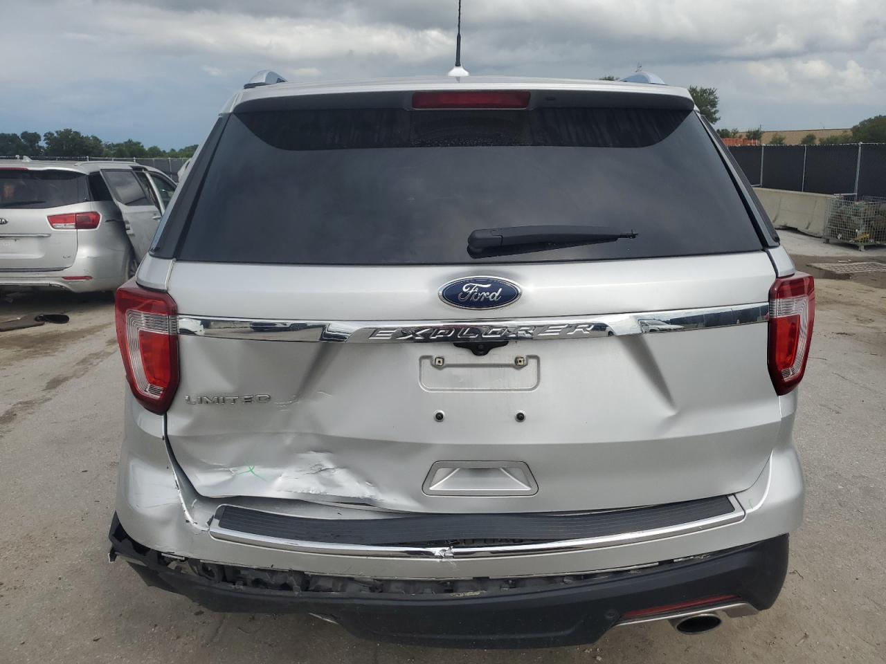 2018 Ford Explorer Limited Silver vin: 1FM5K7F89JGB11639