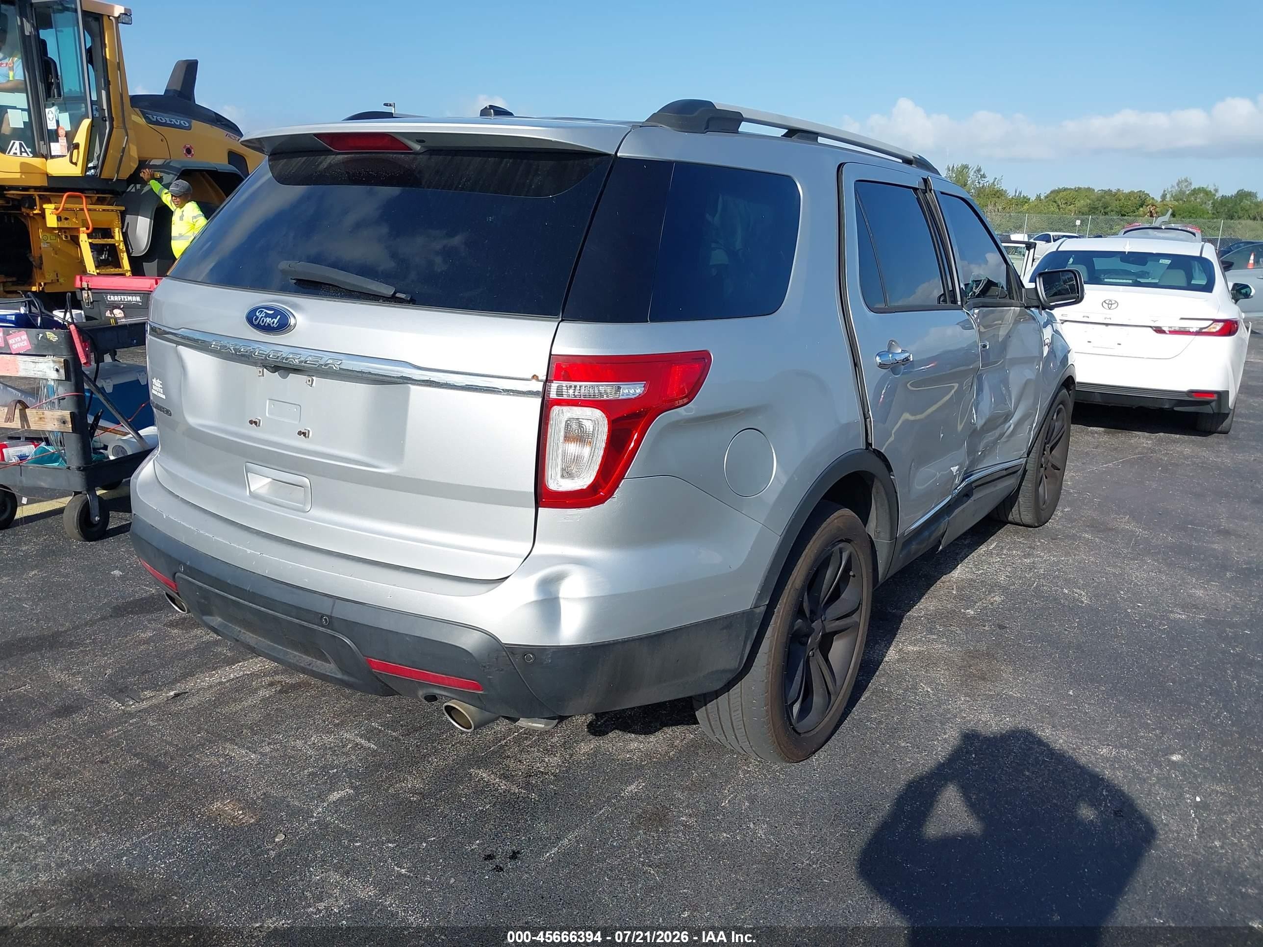 2014 Ford Explorer Limited Silver vin: 1FM5K7F8XEGB63562