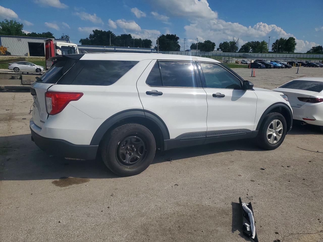 2024 Ford Explorer Police Interceptor White vin: 1FM5K8AB2RGA03139
