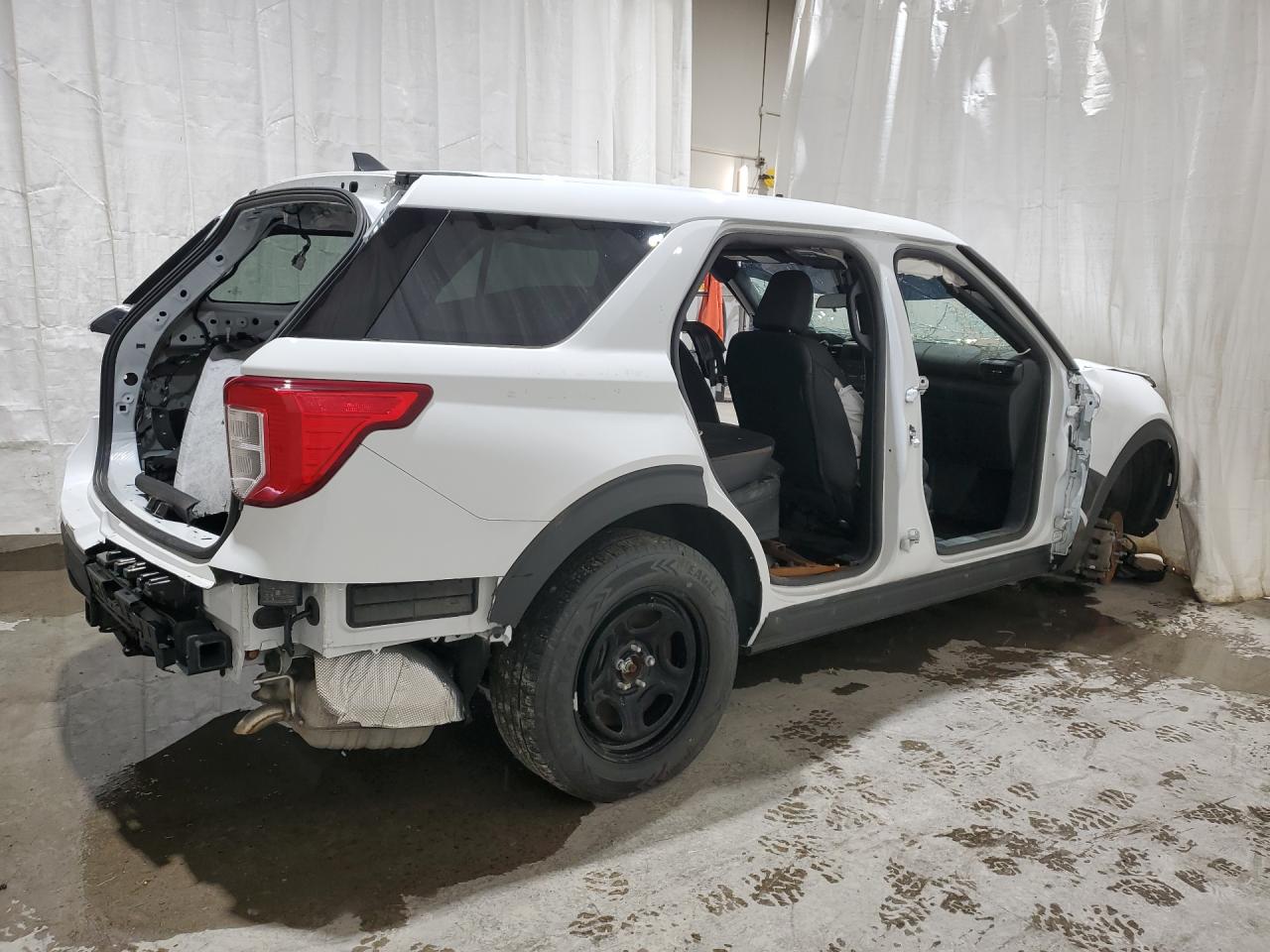 2022 Ford Explorer Police Interceptor White vin: 1FM5K8AB7NGA32470 Damage: Right Rear Door, Missing, Replacement Required