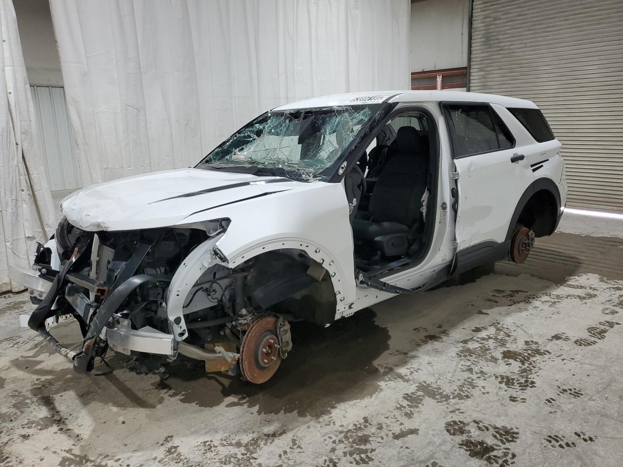 2022 Ford Explorer Police Interceptor White vin: 1FM5K8AB7NGA32470 Damage: Left Front Fender, Dent(S) W/No Paint Dmg, 2 To 3 Inches
