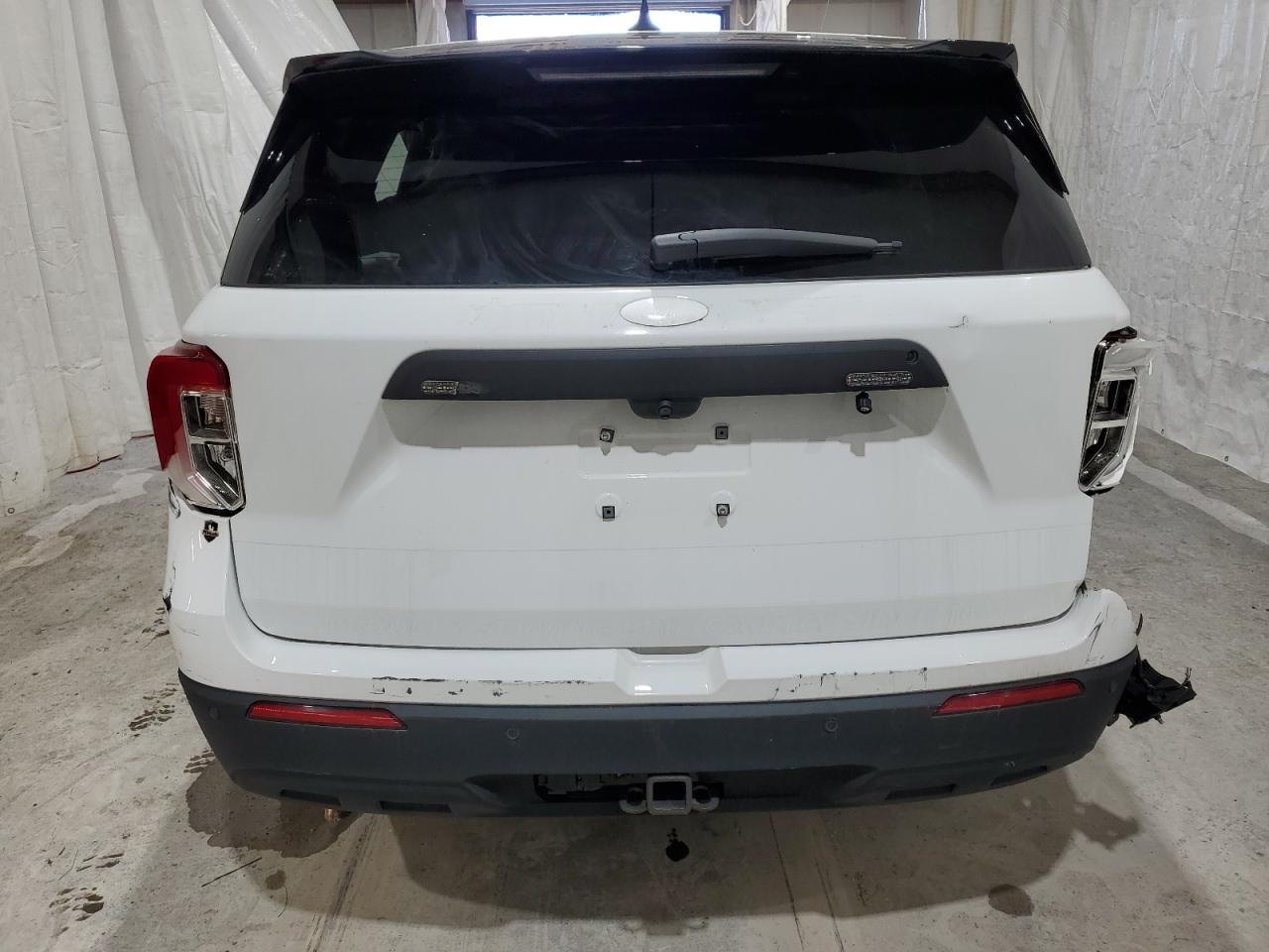 2022 Ford Explorer Police Interceptor Белый vin: 1FM5K8AB8NGA32347 Damage: Right Tail Light, Broken, Replacement Required