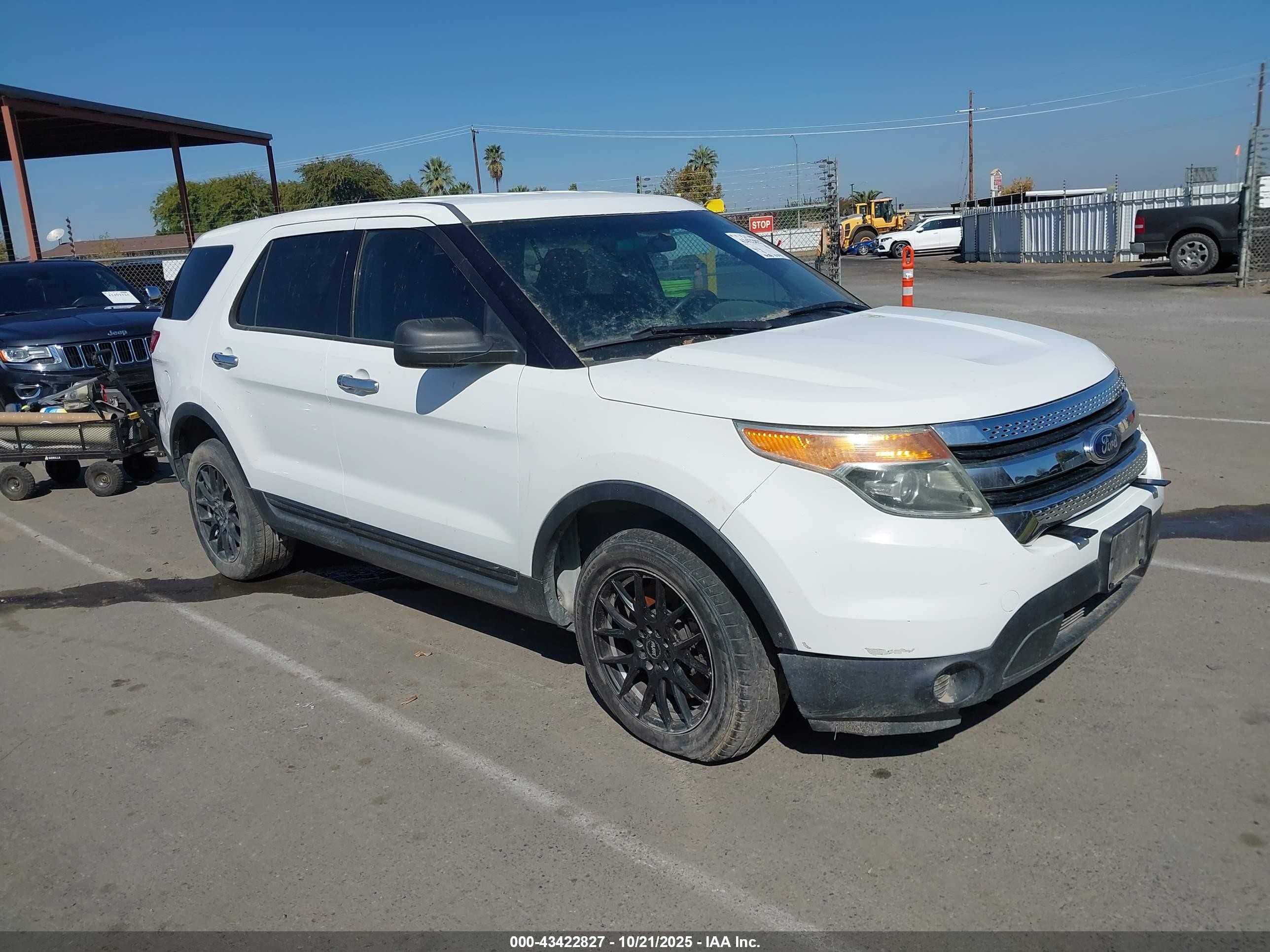 2015 Ford Police Interceptor   White vin: 1FM5K8AR0FGB52304
