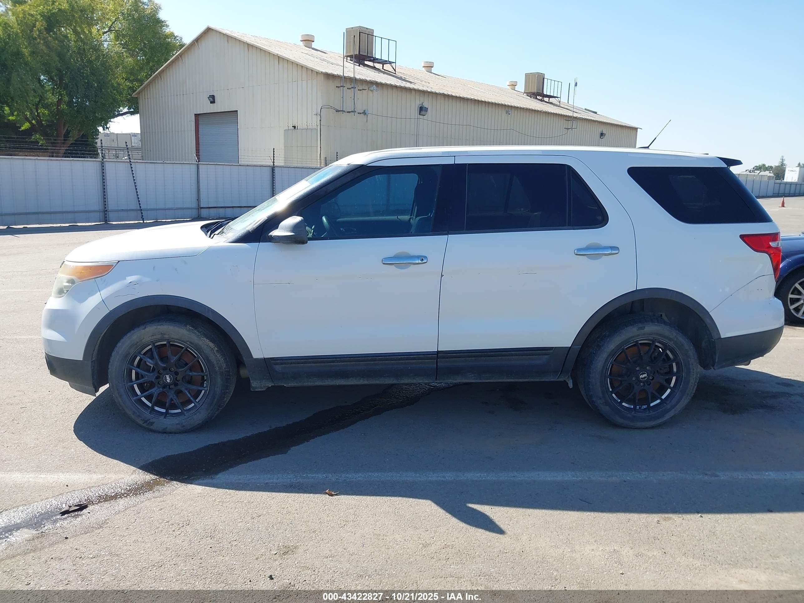 2015 Ford Police Interceptor   White vin: 1FM5K8AR0FGB52304
