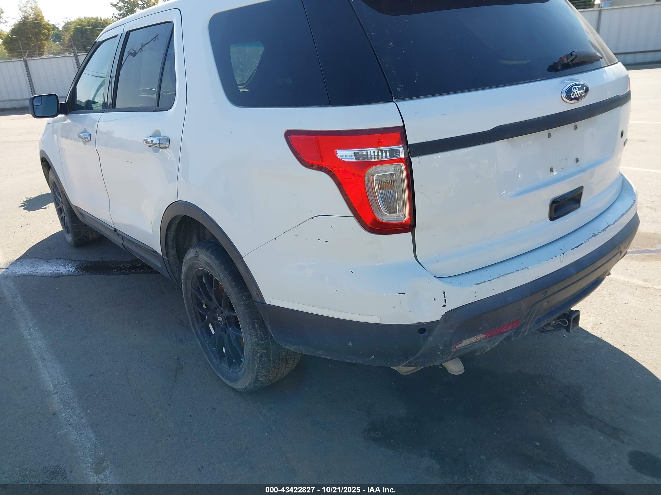 2015 Ford Police Interceptor   White vin: 1FM5K8AR0FGB52304