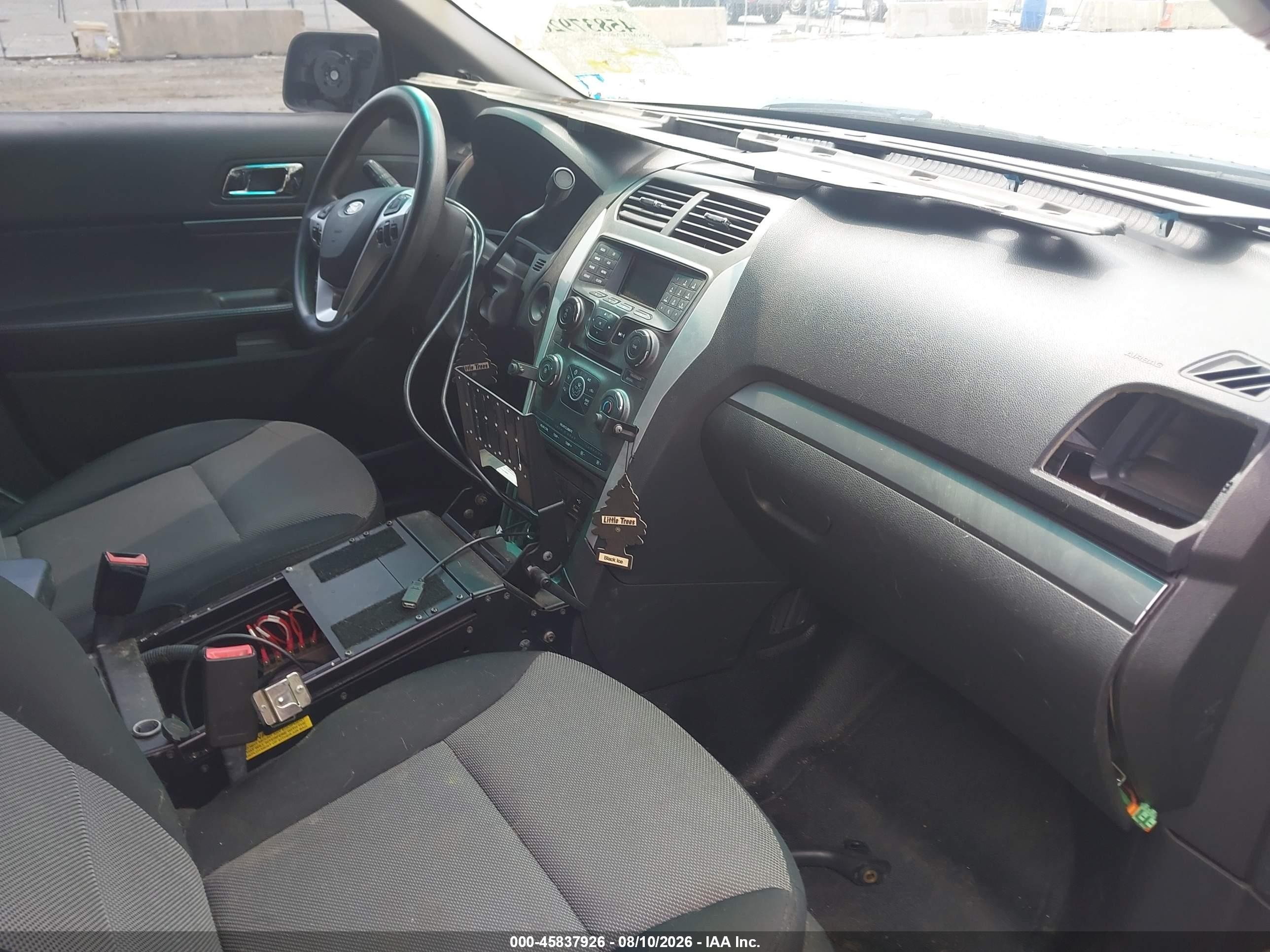 2014 Ford Utility Police Interceptor   White vin: 1FM5K8AR1EGC60624