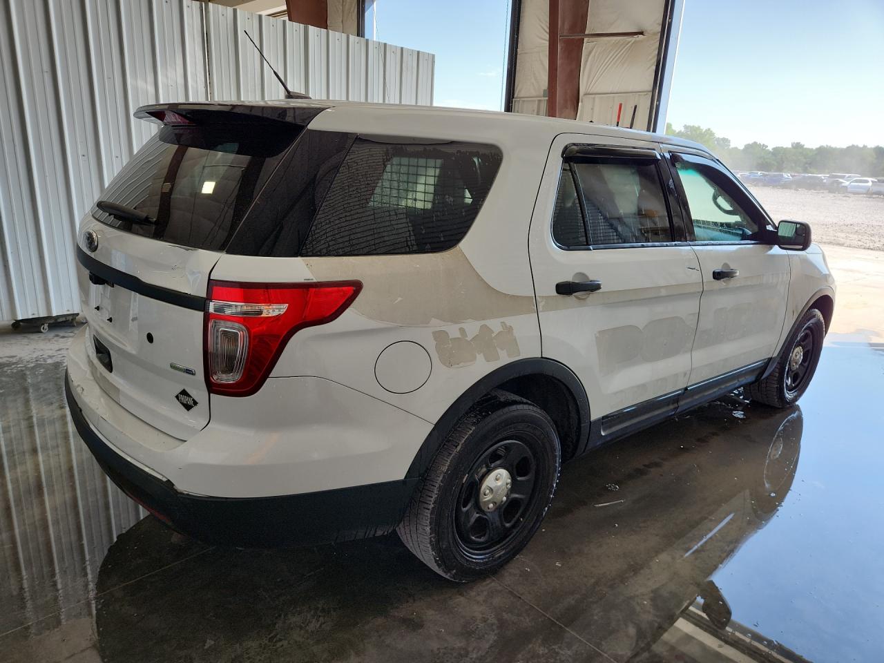 2015 Ford Explorer Police Interceptor White vin: 1FM5K8AR1FGC41640 Damage: Right Rear Door, Multiple Dents/Paint Damage, 2