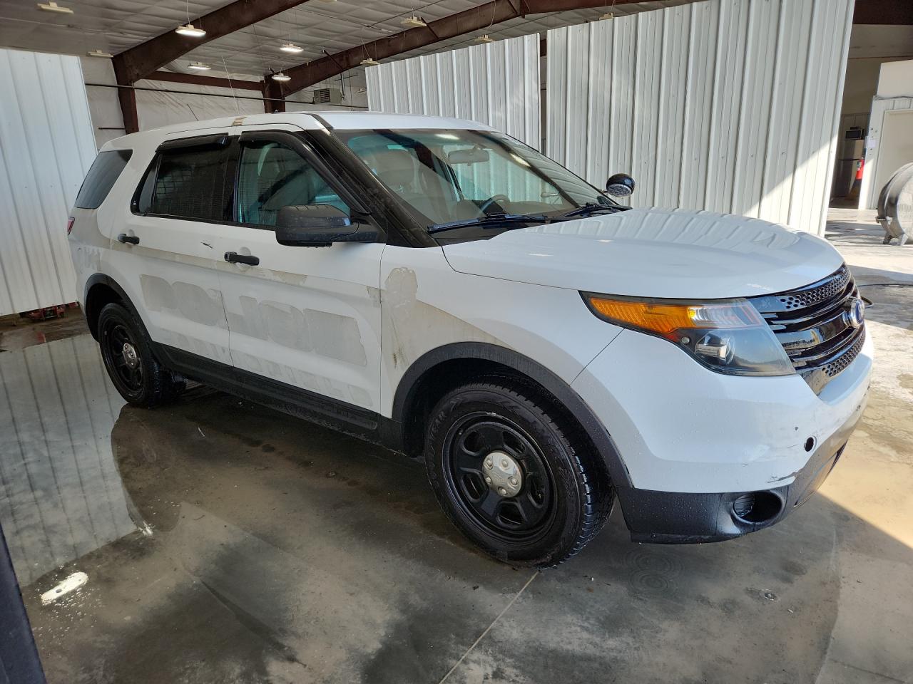2015 Ford Explorer Police Interceptor White vin: 1FM5K8AR1FGC41640 Damage: Front Bumper Cover Lower, Broken, Replacement Required