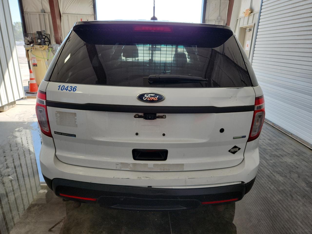 2015 Ford Explorer Police Interceptor White vin: 1FM5K8AR1FGC41640 Damage: Rear Bumper/Cover, Scraped, 9 To 10 Inches