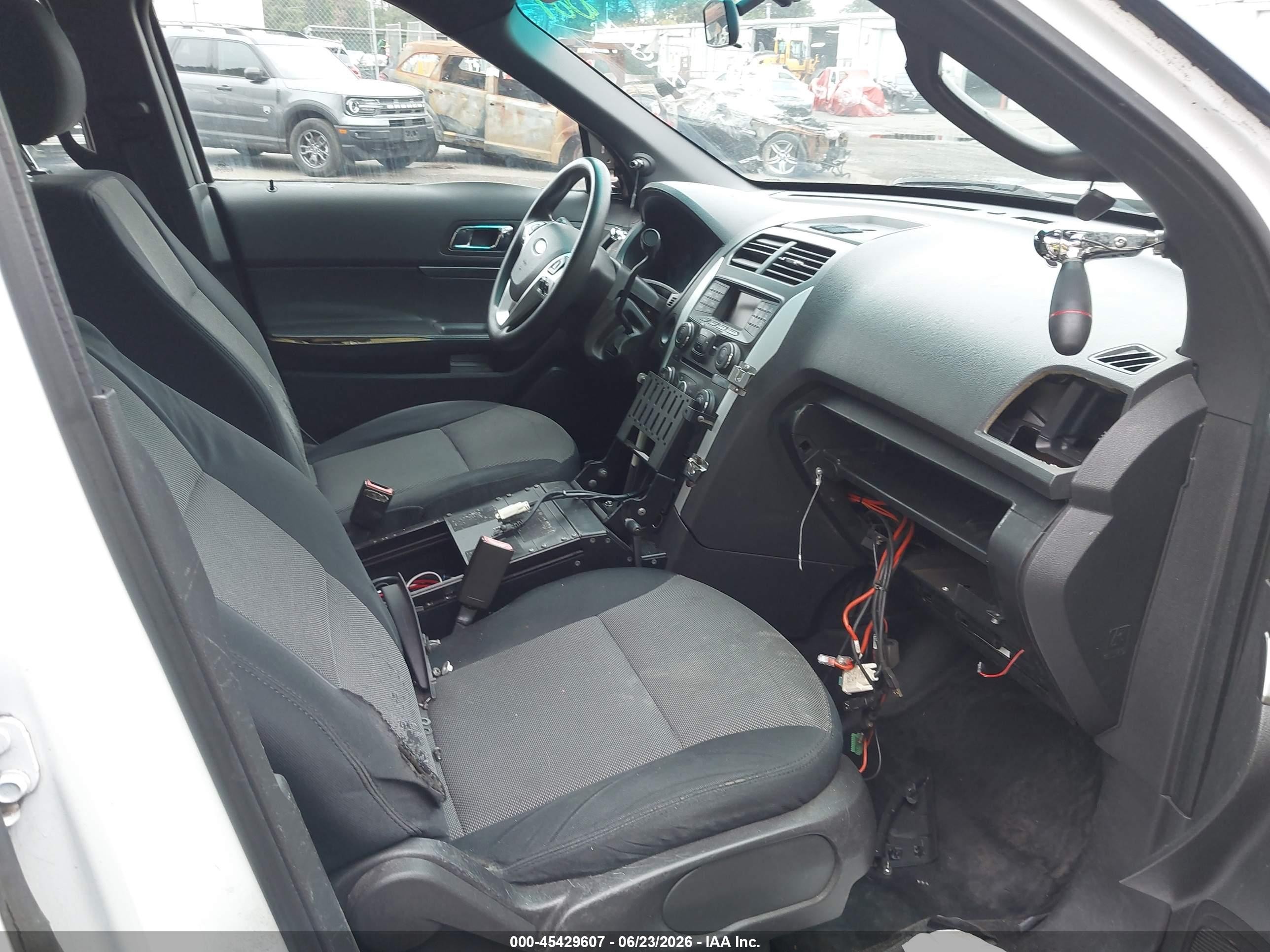 2013 Ford Utility Police Interceptor   Белый vin: 1FM5K8AR2DGC63725