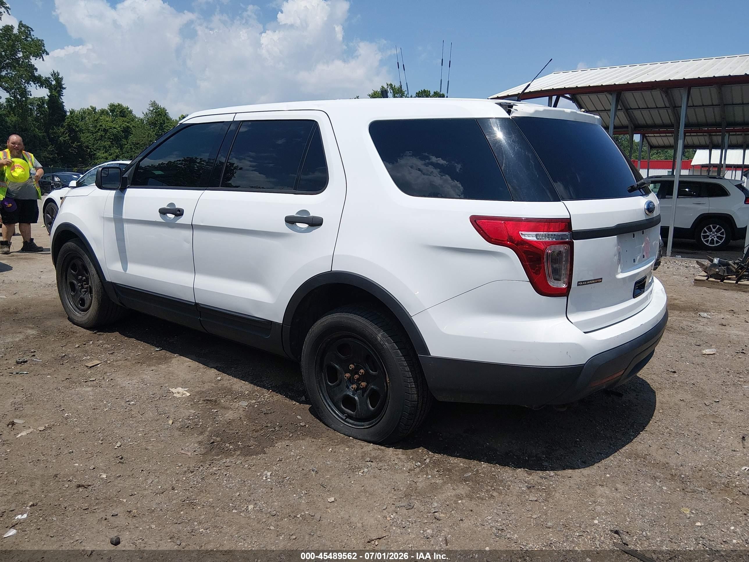 2014 Ford Utility Police Interceptor   White vin: 1FM5K8AR2EGA14522