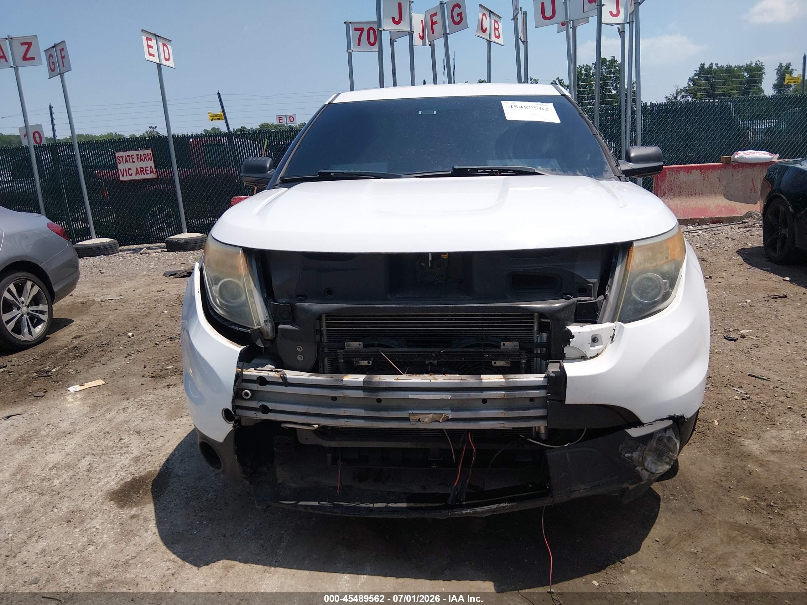 2014 Ford Utility Police Interceptor   White vin: 1FM5K8AR2EGA14522