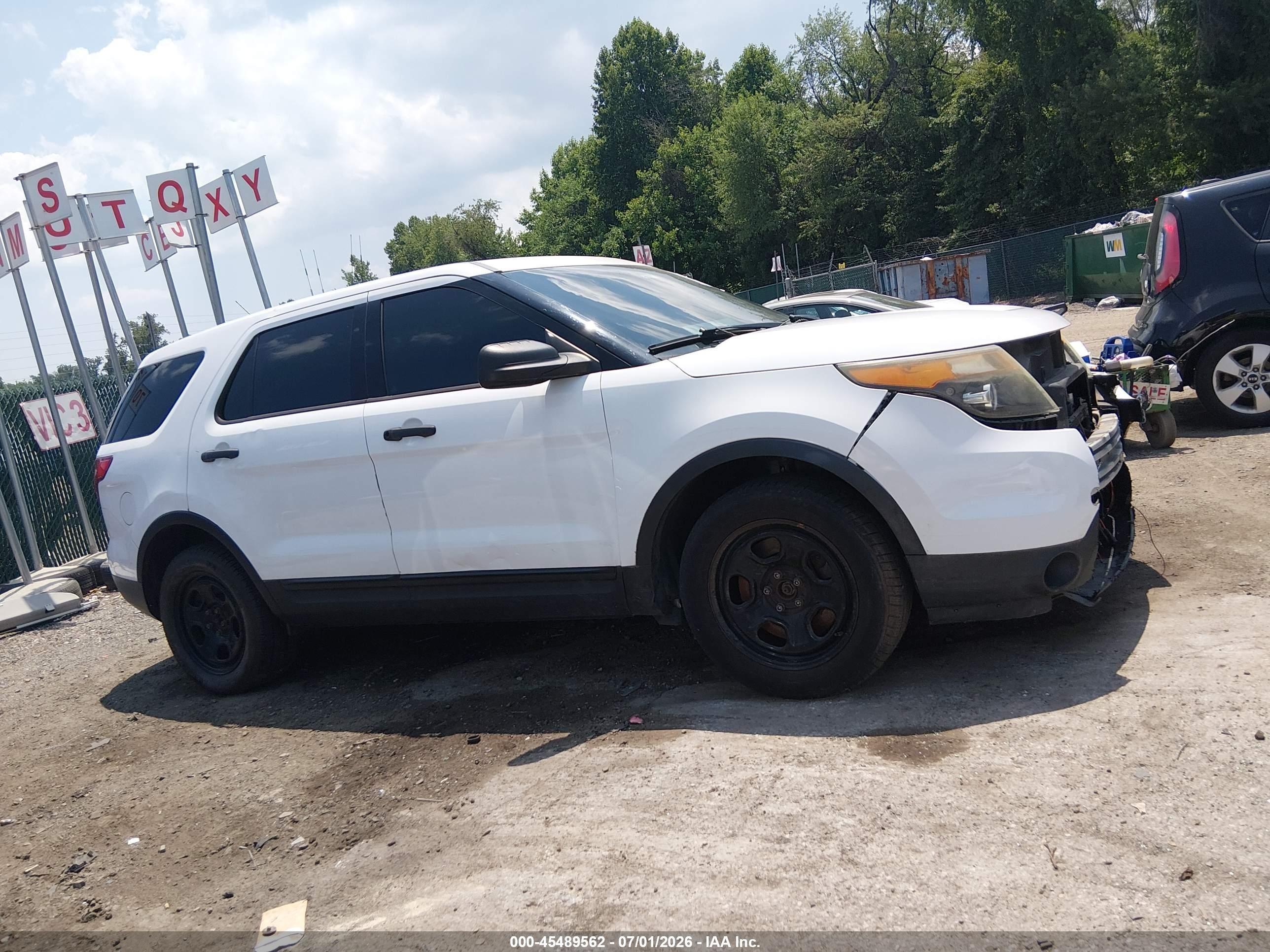 2014 Ford Utility Police Interceptor   White vin: 1FM5K8AR2EGA14522