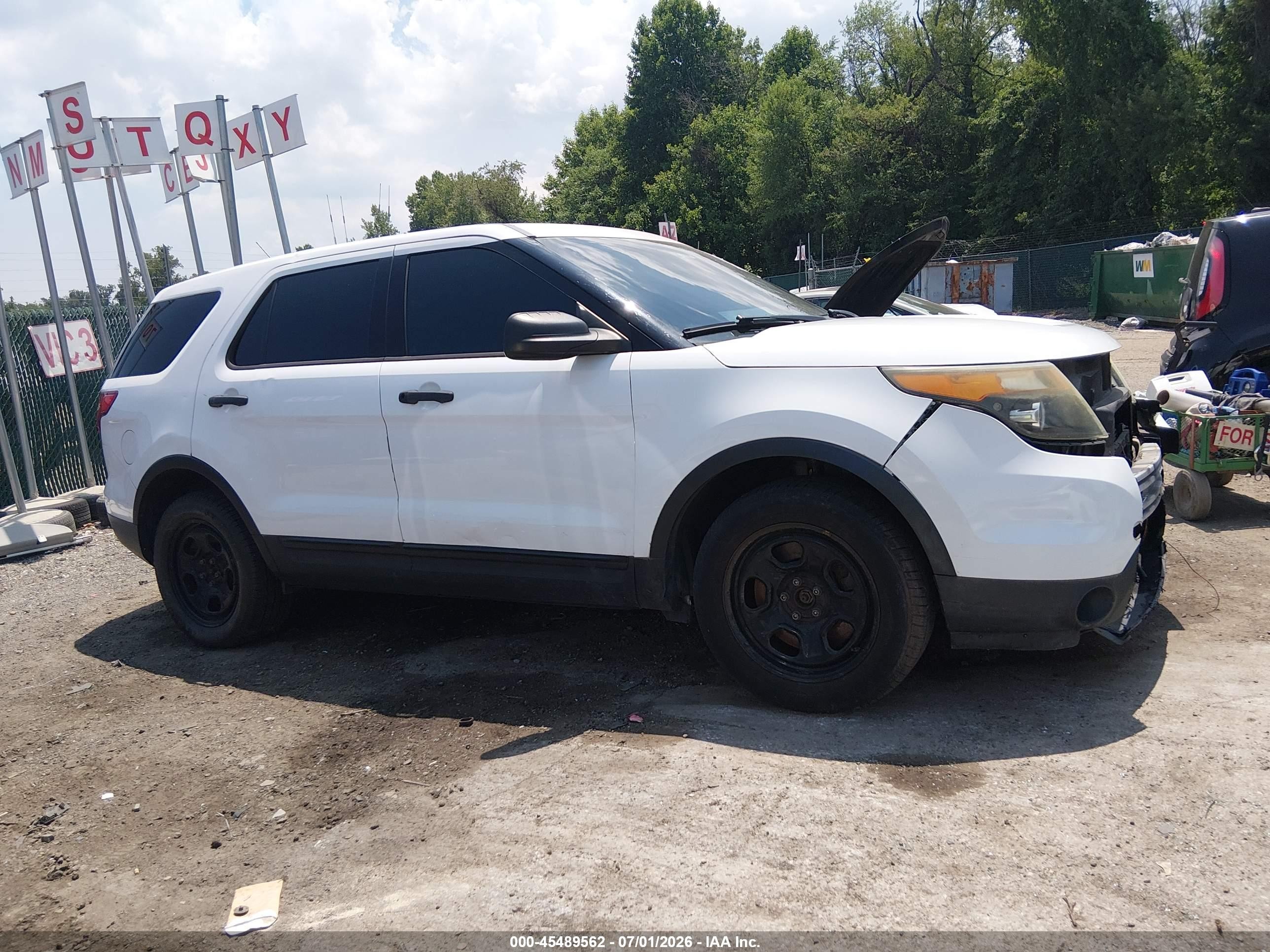 2014 Ford Utility Police Interceptor   White vin: 1FM5K8AR2EGA14522